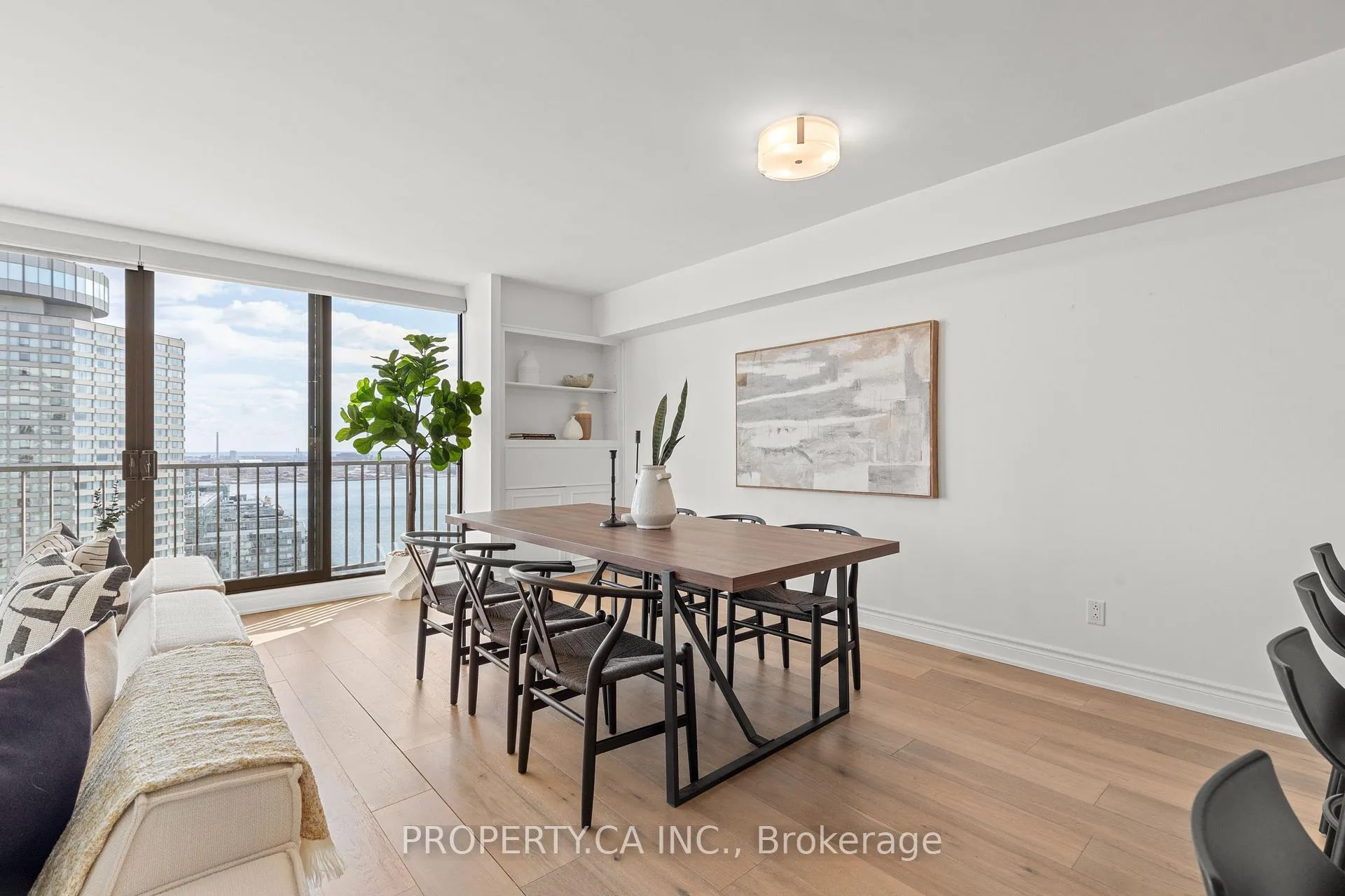 Photo 4 of Unit 2804, 33 Harbour Square, Toronto, Waterfront Communities — HOMEH