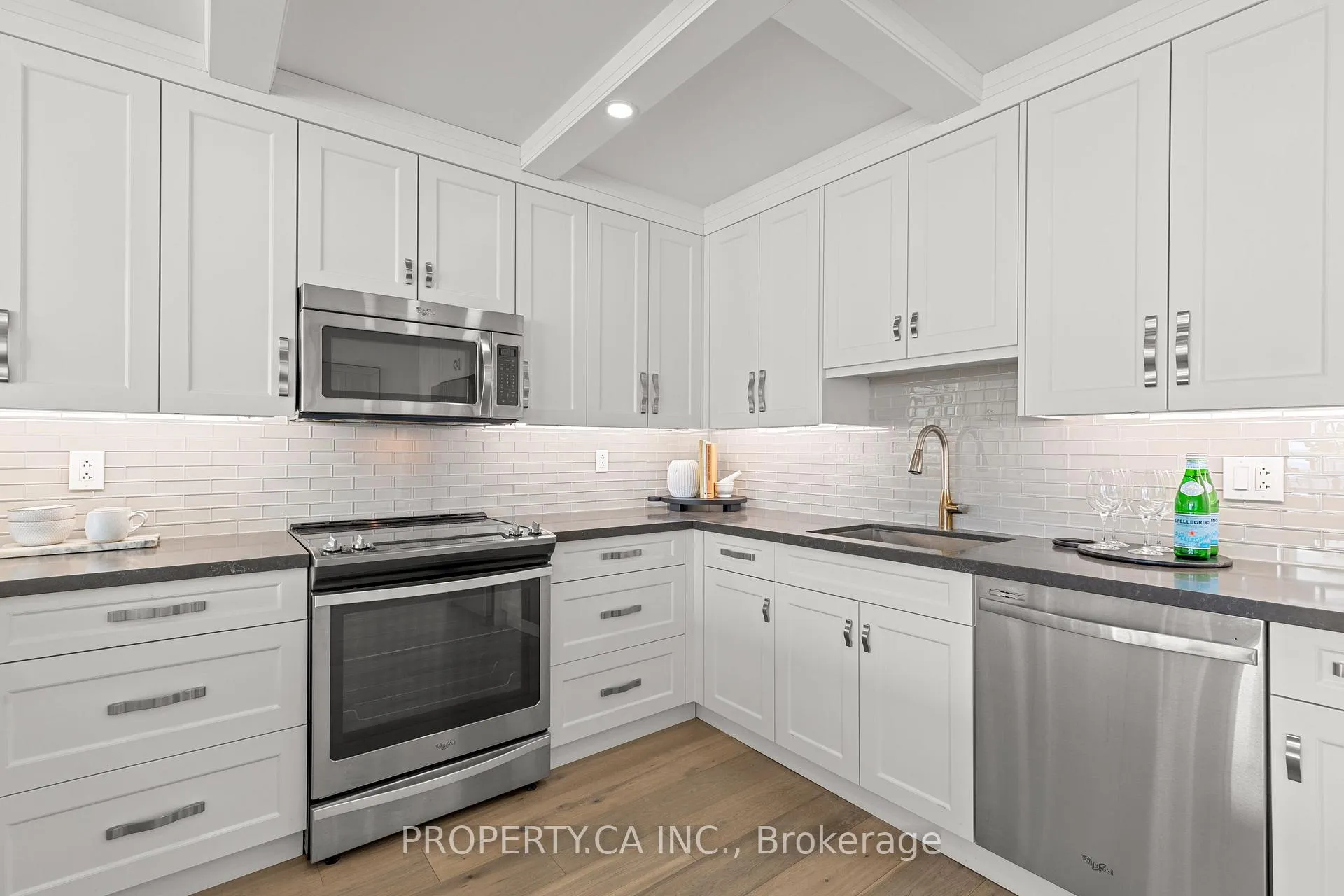 Photo 8 of Unit 2804, 33 Harbour Square, Toronto, Waterfront Communities — HOMEH