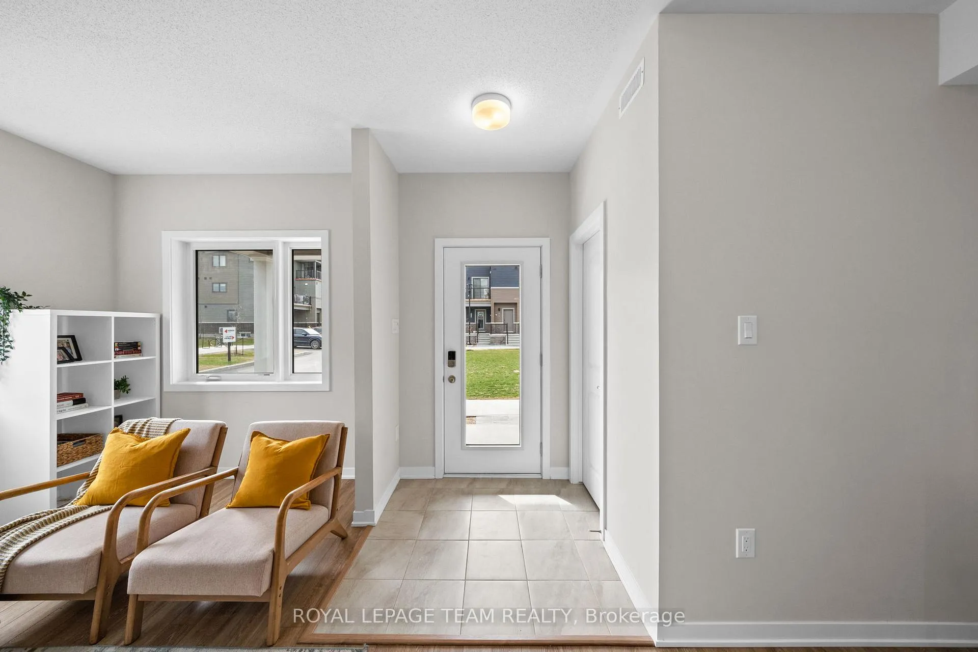 Photo 5 of 722 Parnian Private, Ottawa, Barrhaven - Half Moon Bay — HOMEH