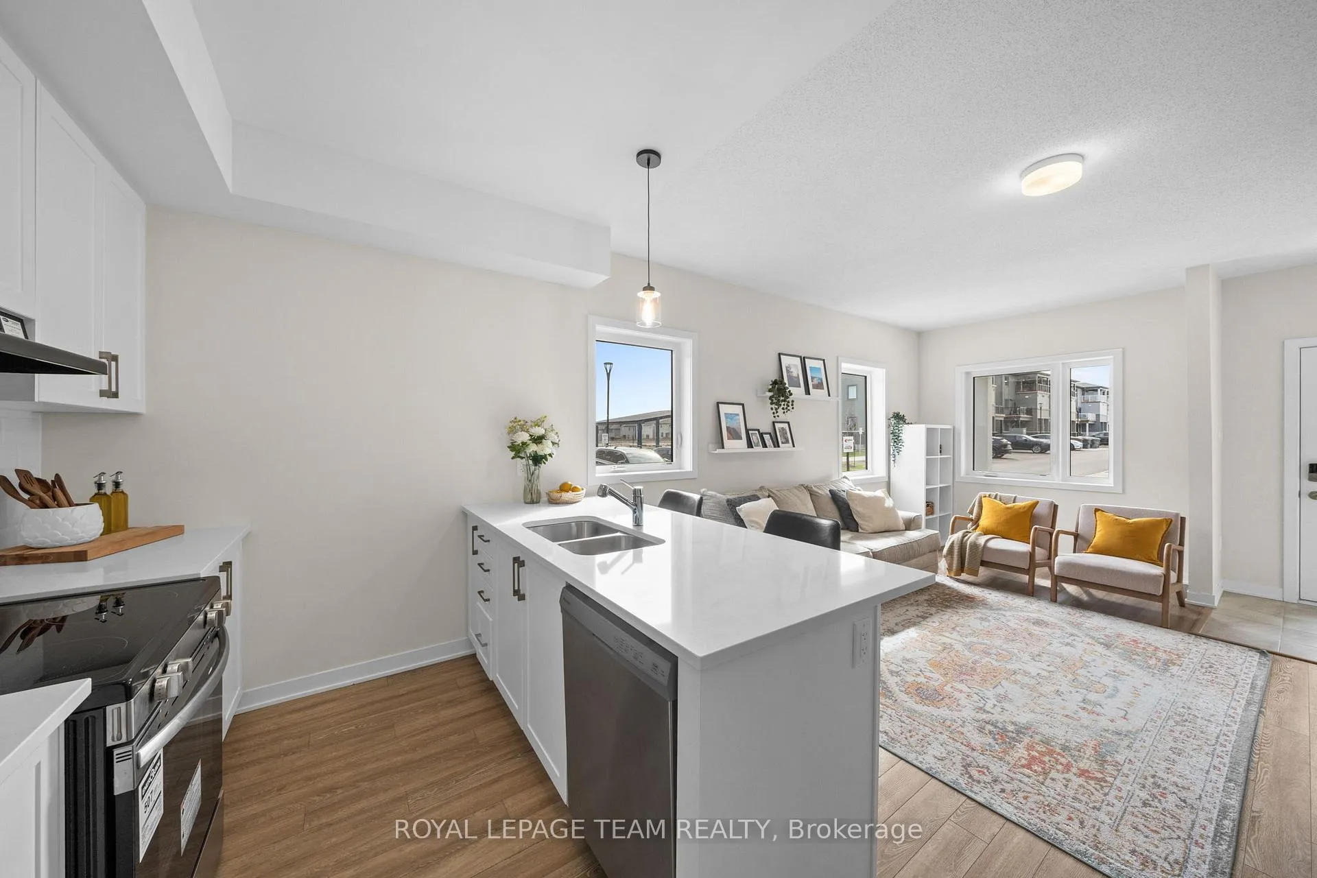 Photo 11 of 722 Parnian Private, Ottawa, Barrhaven - Half Moon Bay — HOMEH