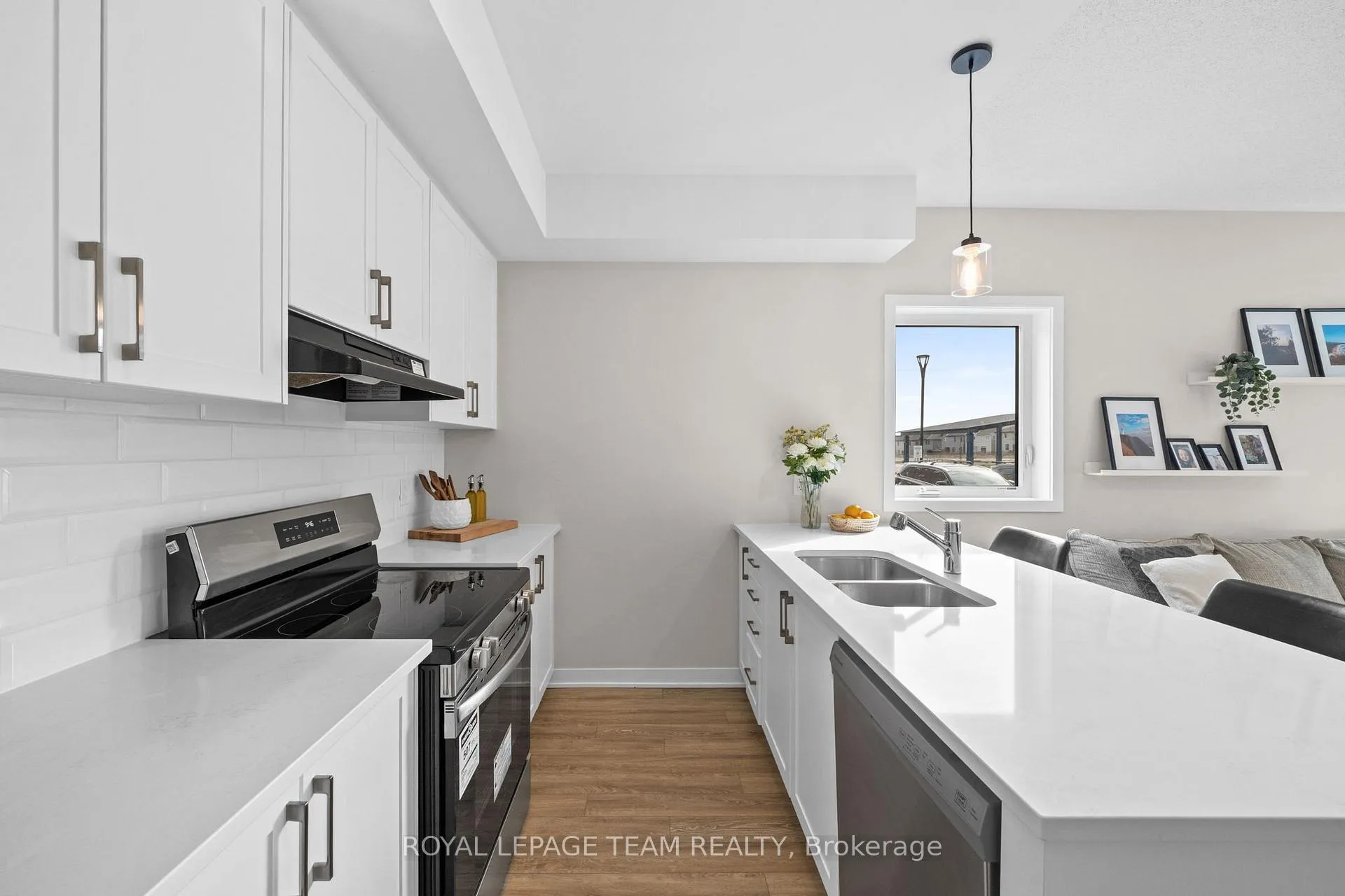 Photo 12 of 722 Parnian Private, Ottawa, Barrhaven - Half Moon Bay — HOMEH