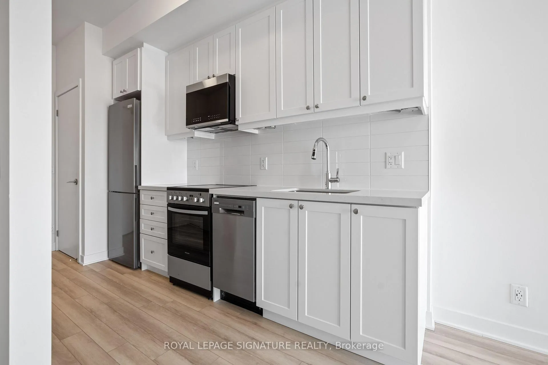 Photo 6 of Unit 514, 51 Clarington Boulevard, Clarington, Bowmanville — HOMEH