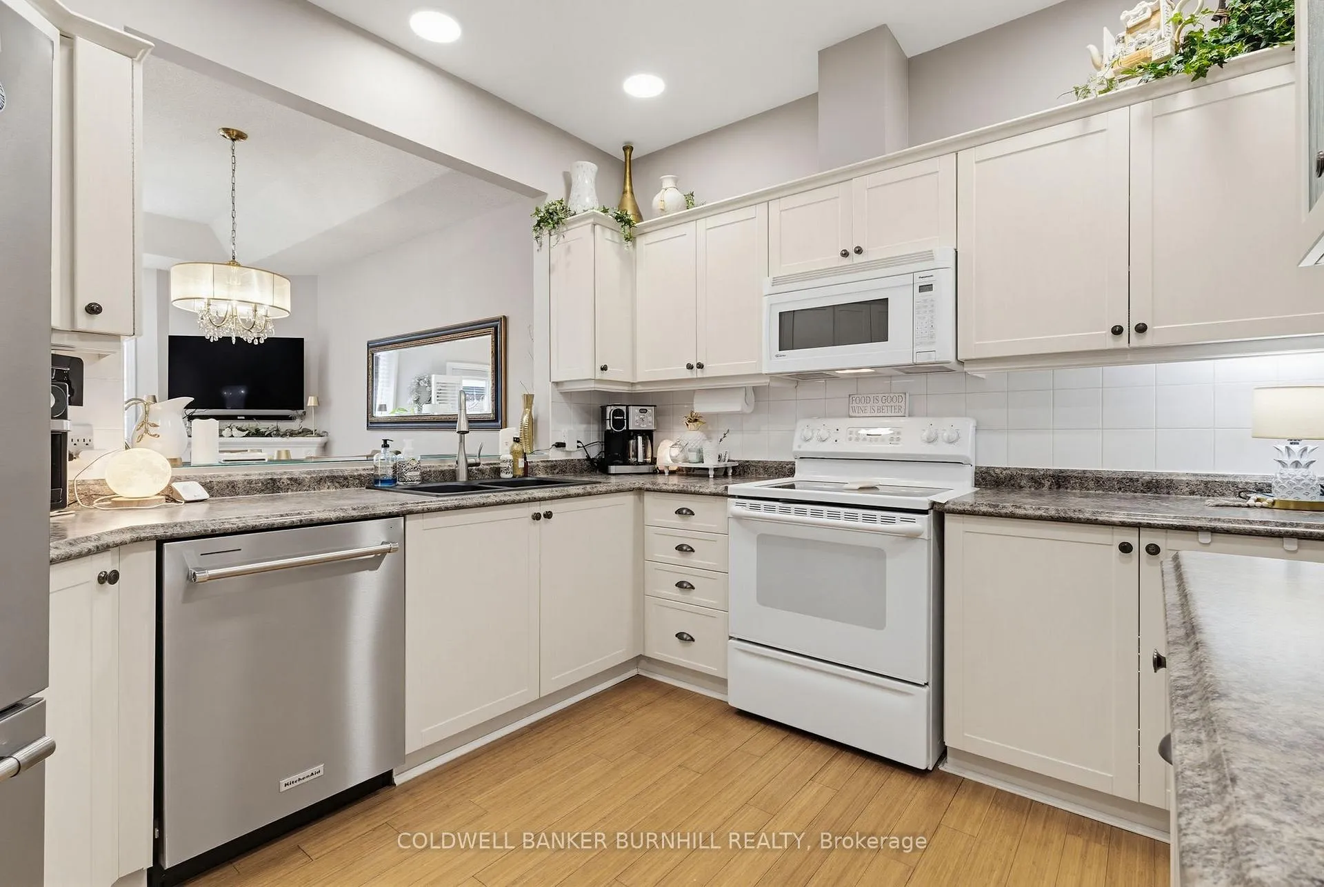 Photo 5 of 87 Twentyplace Boulevard, Hamilton, Twenty Place — HOMEH