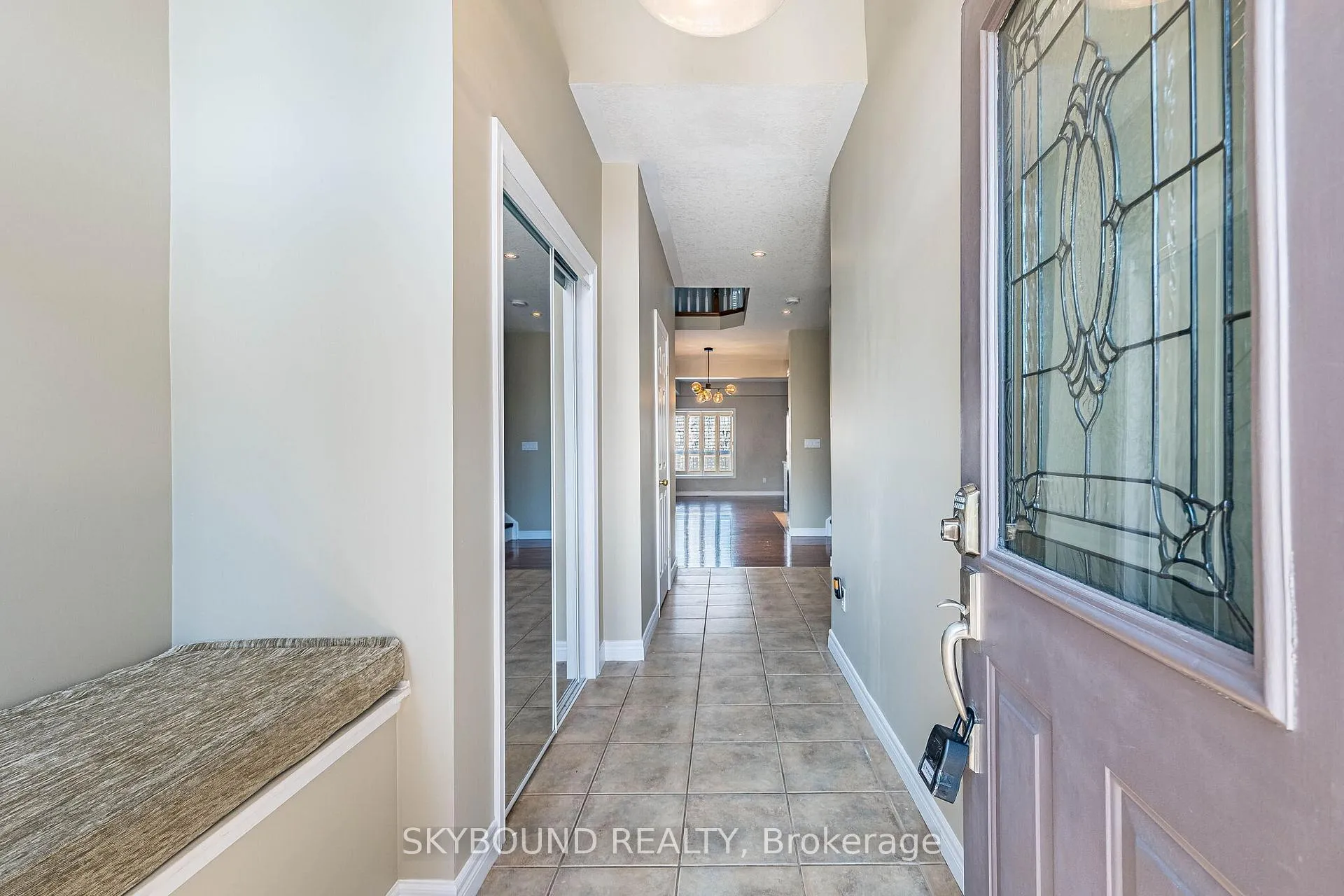 Photo 5 of 4073 Medland Drive, Burlington, Rose — HOMEH