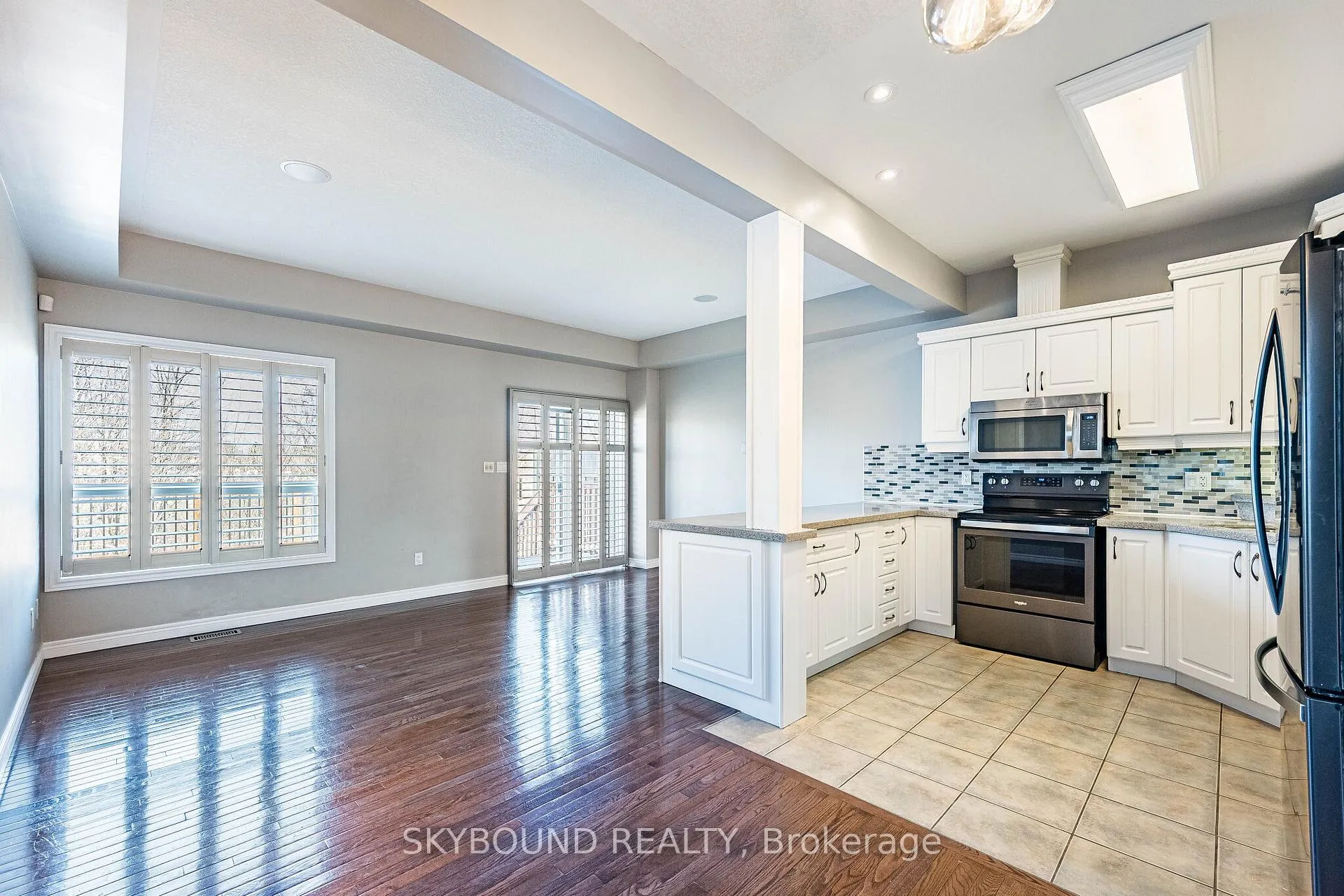 Photo 11 of 4073 Medland Drive, Burlington, Rose — HOMEH