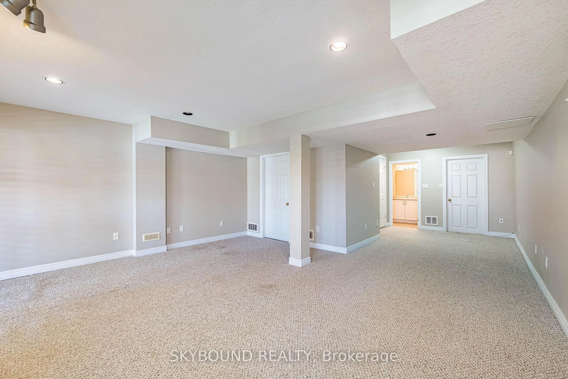Photo 41 of 4073 Medland Drive, Burlington, Rose — HOMEH