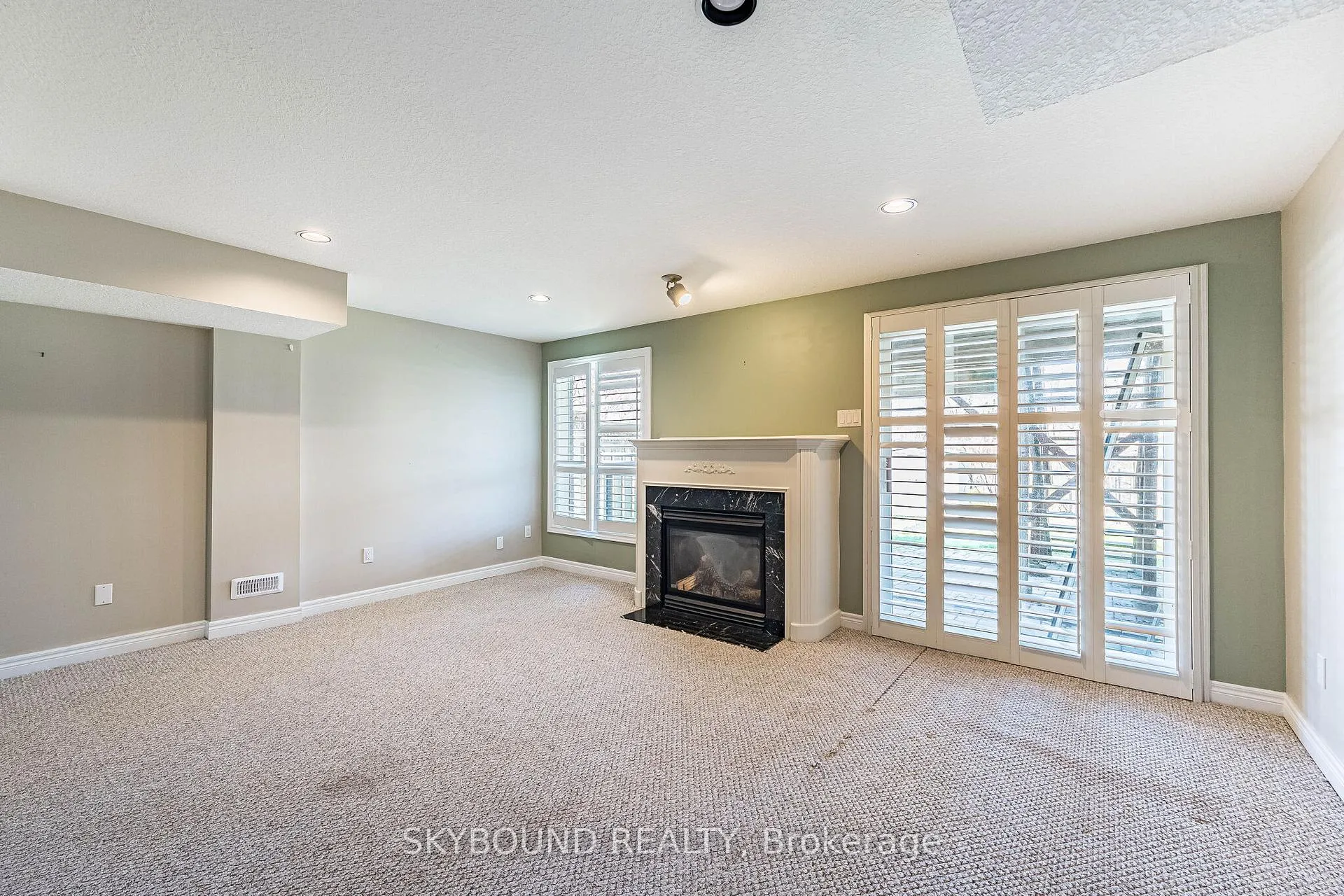 Photo 43 of 4073 Medland Drive, Burlington, Rose — HOMEH