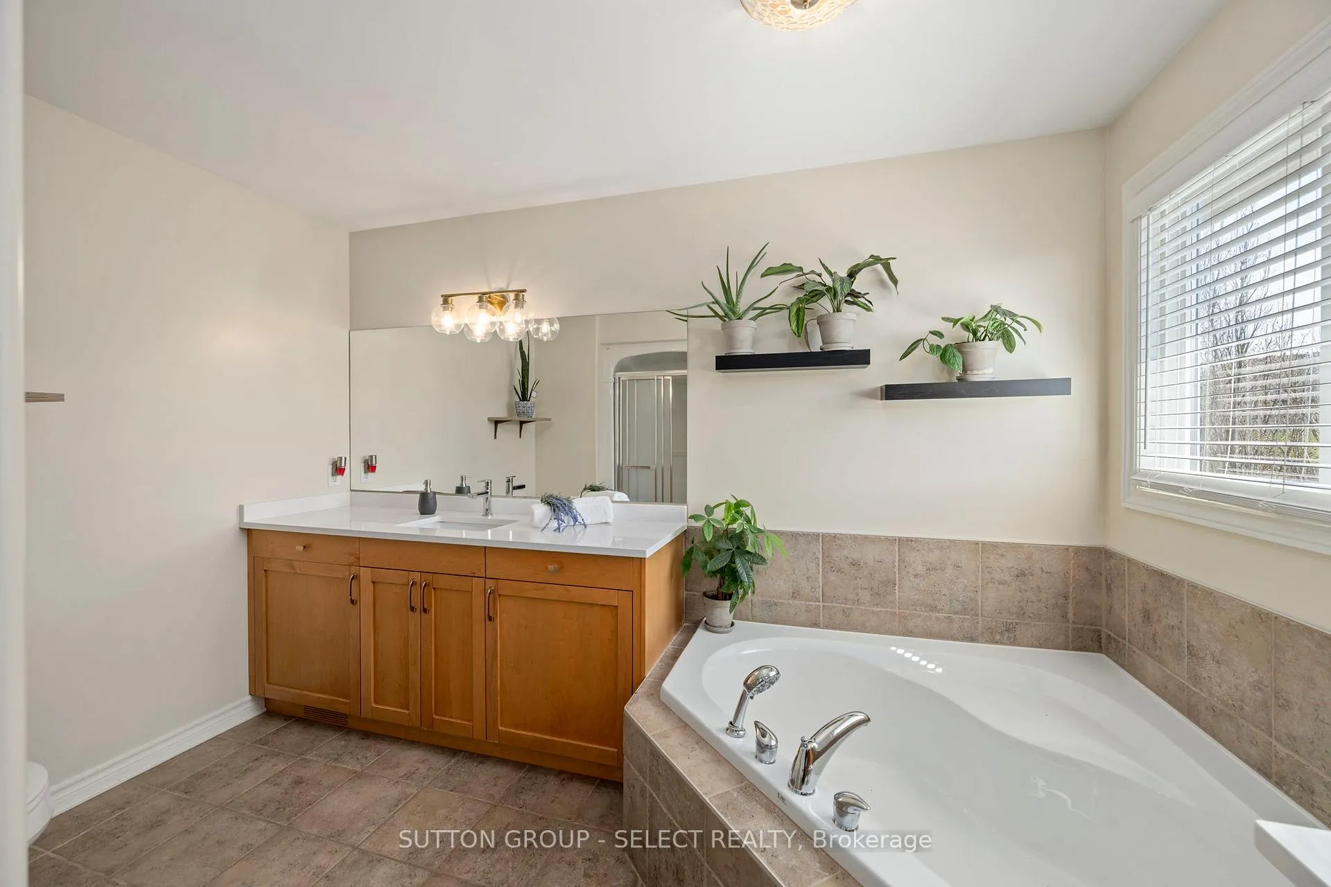 Photo 23 of 1433 Kirkpatrick Way, London, South A — HOMEH
