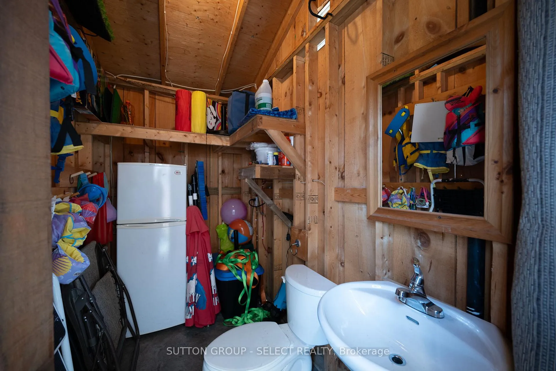 Photo 44 of 1433 Kirkpatrick Way, London, South A — HOMEH