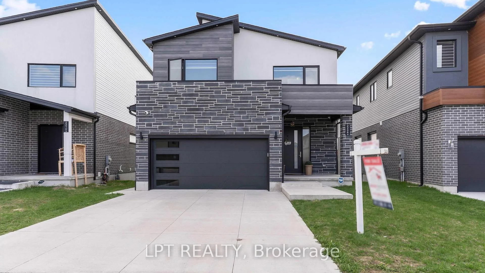 Photo 1 of 2206 Tokala Trail, London, North S — HOMEH