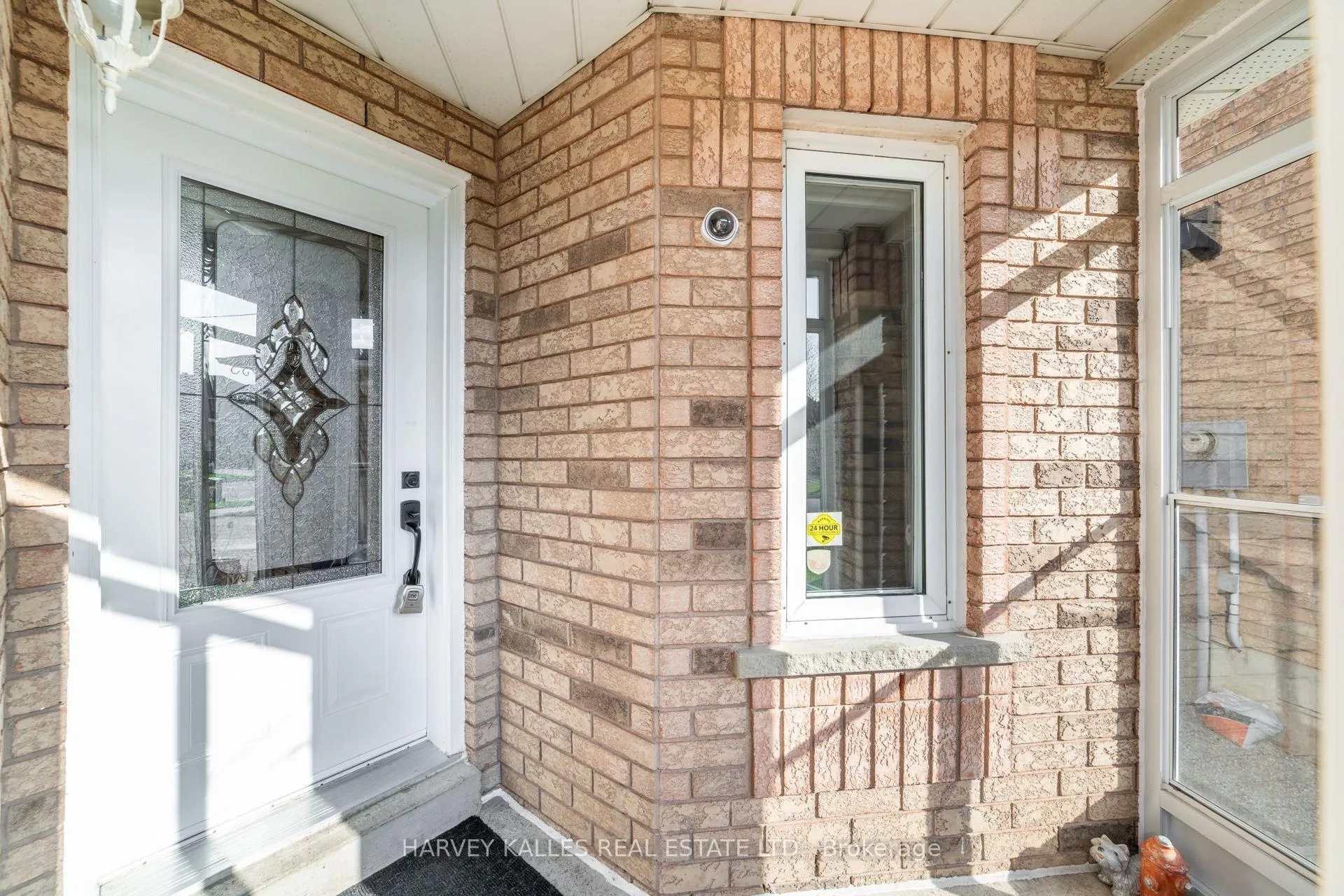 Photo 3 of 542 Leatherleaf Drive, Mississauga, Hurontario — HOMEH