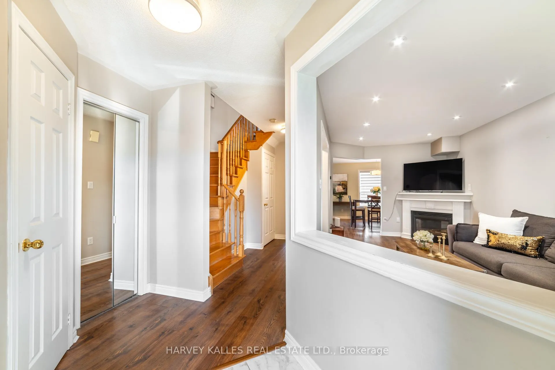 Photo 4 of 542 Leatherleaf Drive, Mississauga, Hurontario — HOMEH