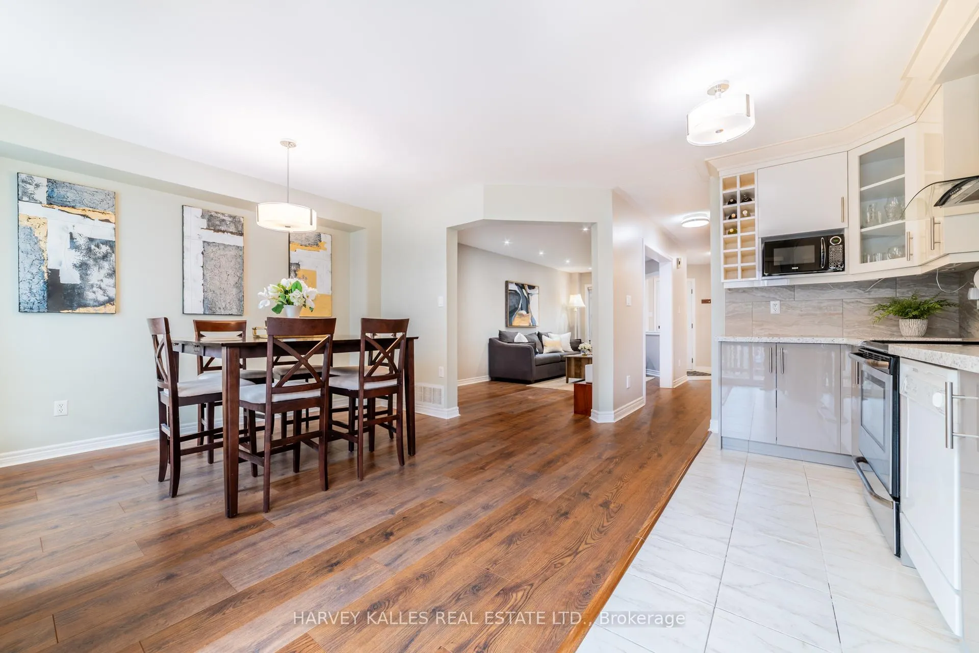 Photo 9 of 542 Leatherleaf Drive, Mississauga, Hurontario — HOMEH