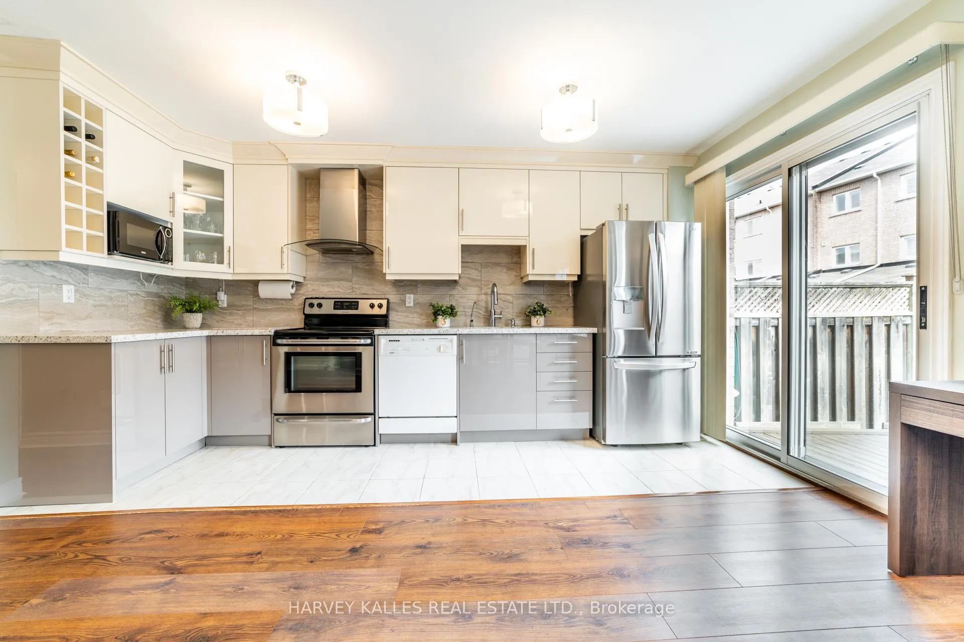 Photo 10 of 542 Leatherleaf Drive, Mississauga, Hurontario — HOMEH