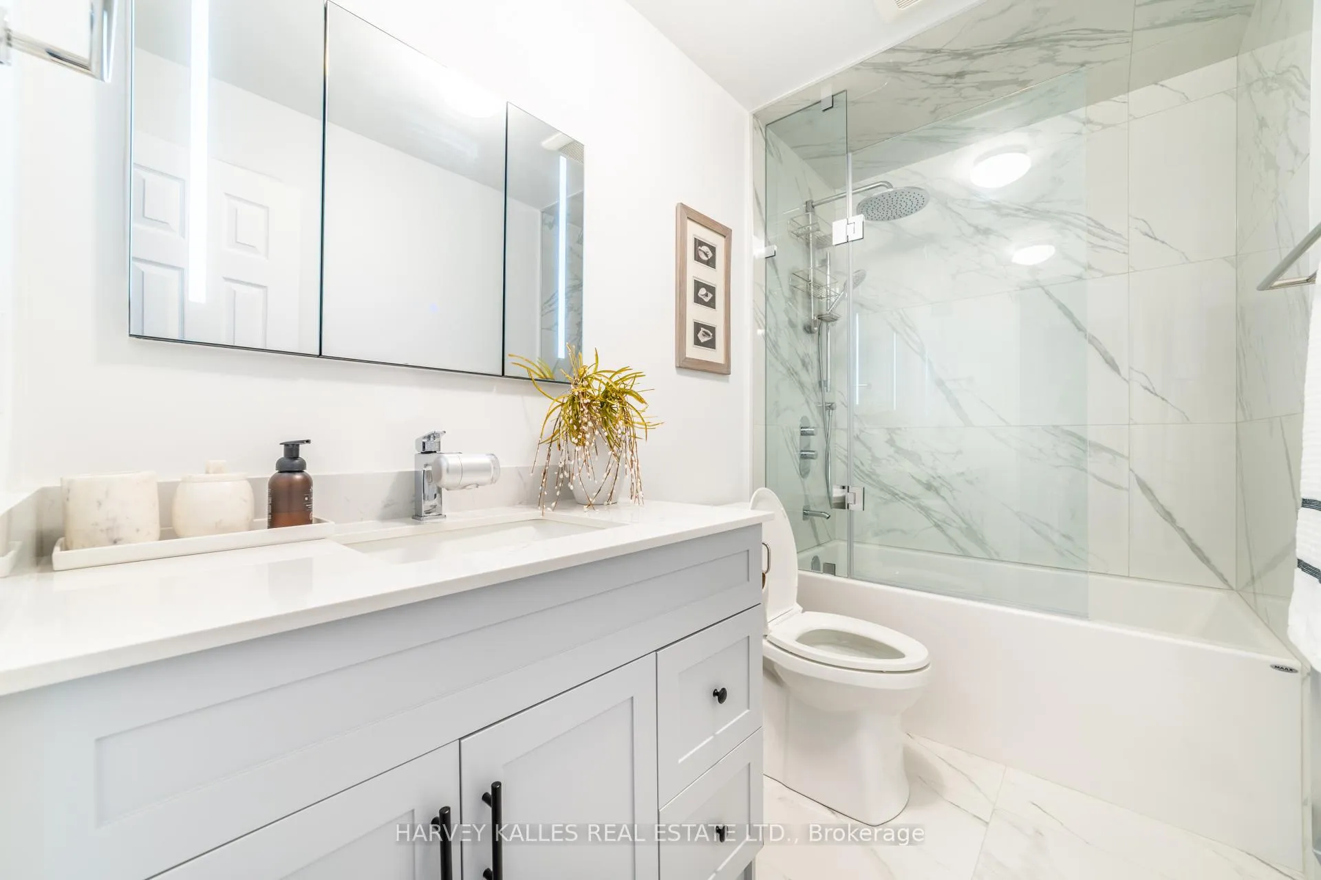 Photo 23 of 542 Leatherleaf Drive, Mississauga, Hurontario — HOMEH