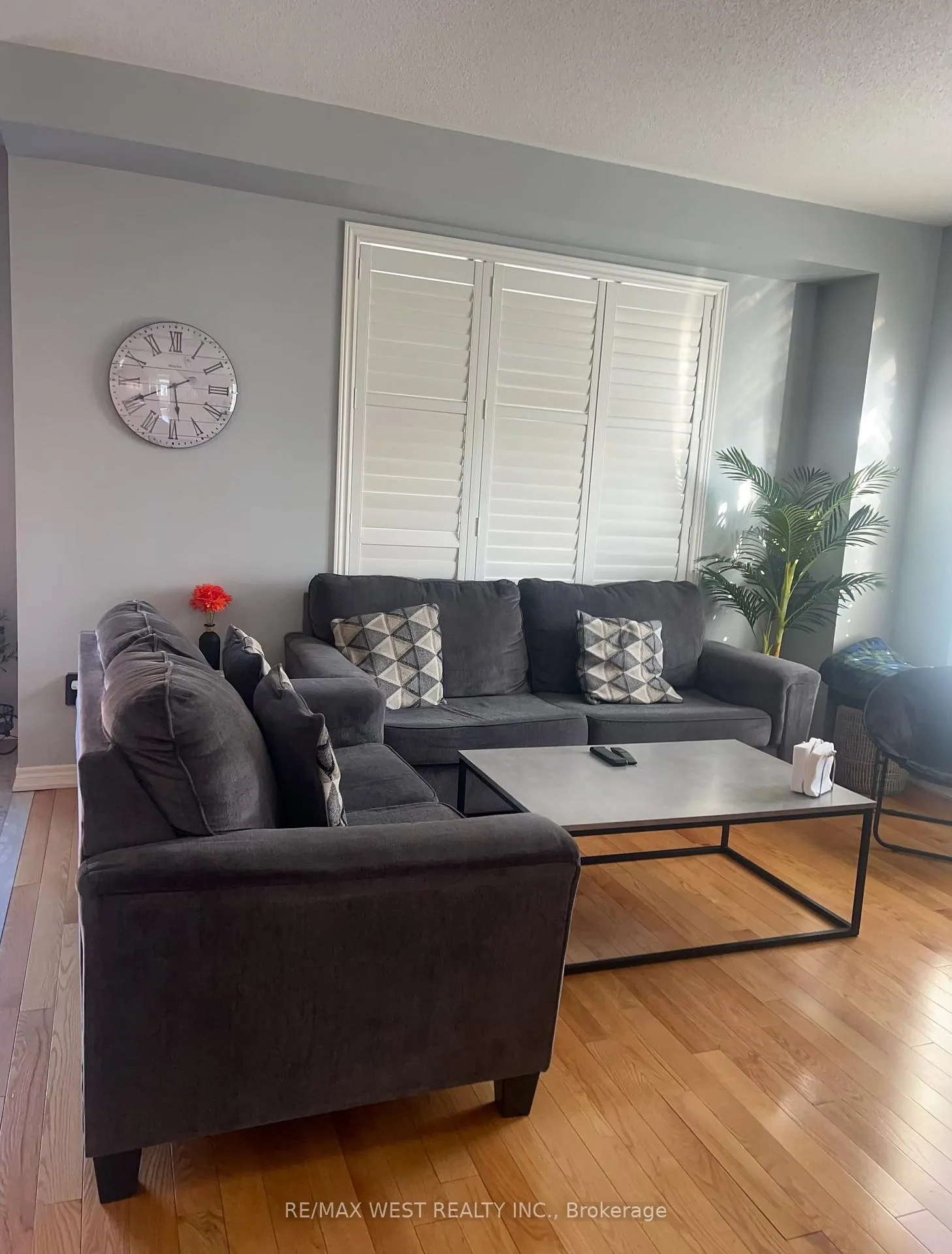 Photo 2 of 4 Raintree Drive, Hamilton, Stoney Creek — HOMEH