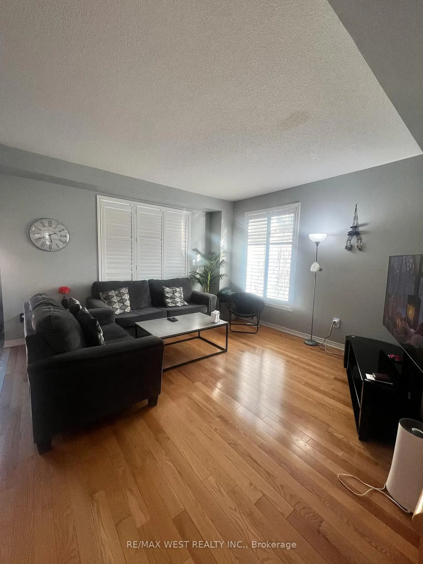 Photo 3 of 4 Raintree Drive, Hamilton, Stoney Creek — HOMEH