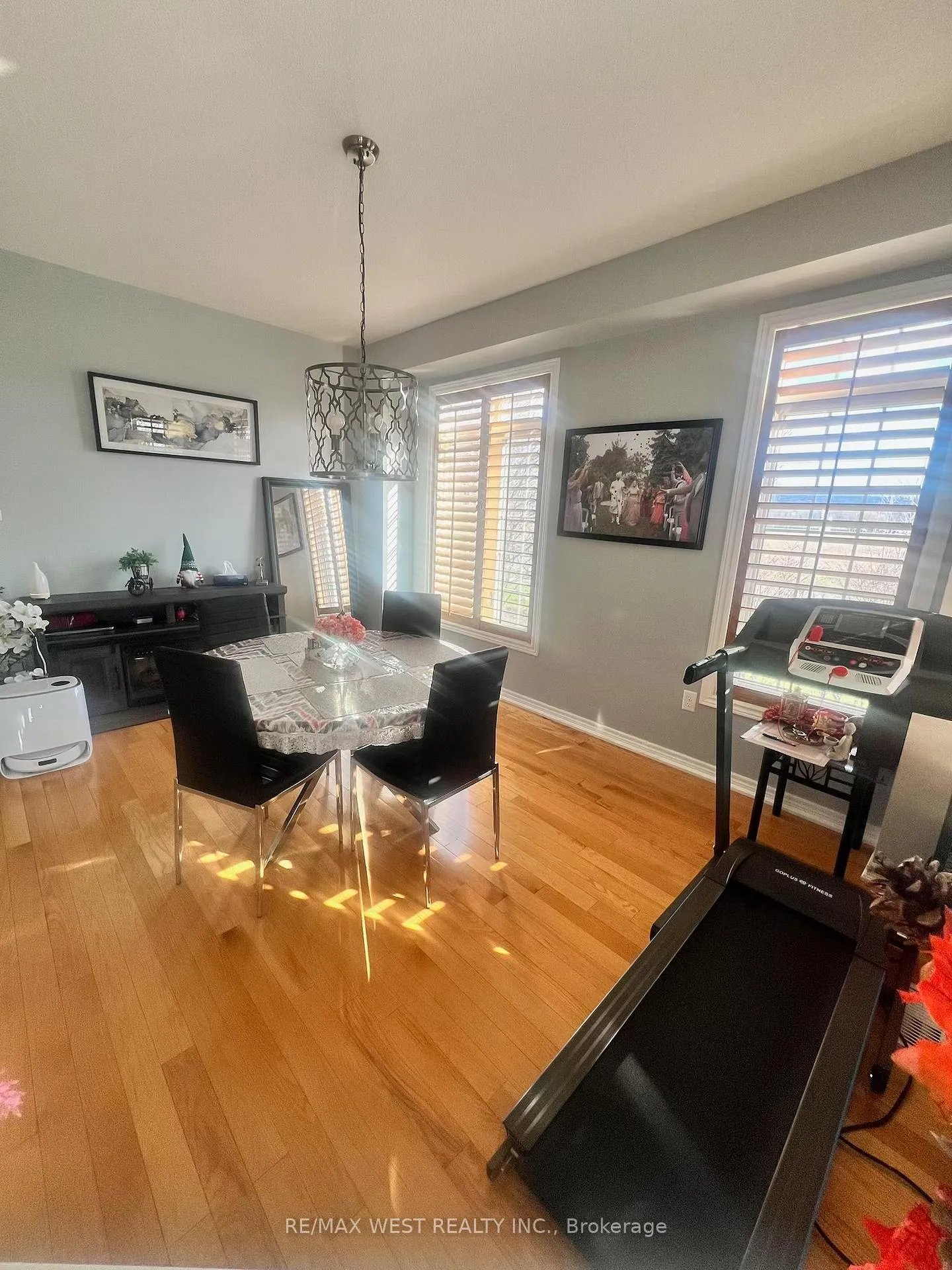 Photo 5 of 4 Raintree Drive, Hamilton, Stoney Creek — HOMEH