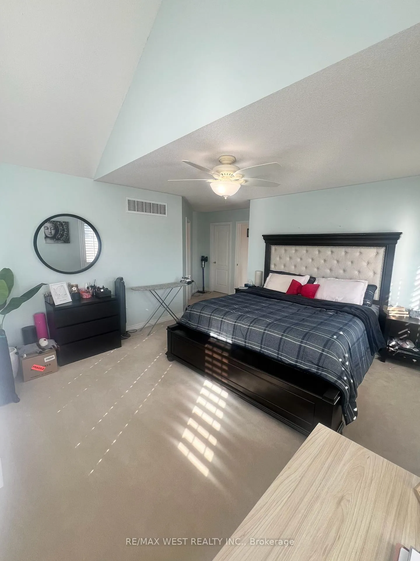 Photo 6 of 4 Raintree Drive, Hamilton, Stoney Creek — HOMEH