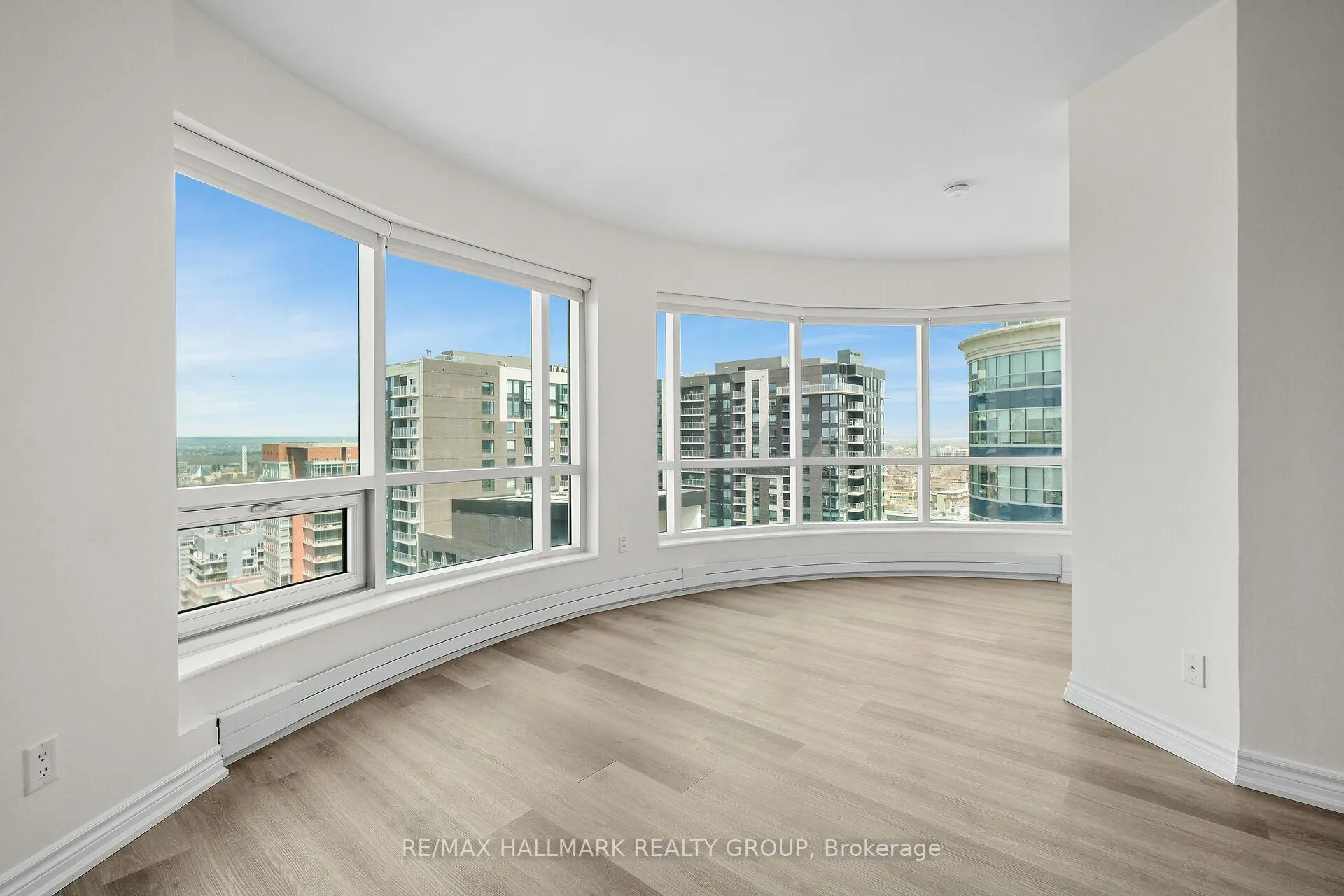 Photo of Unit 2404, 234 Rideau Street
