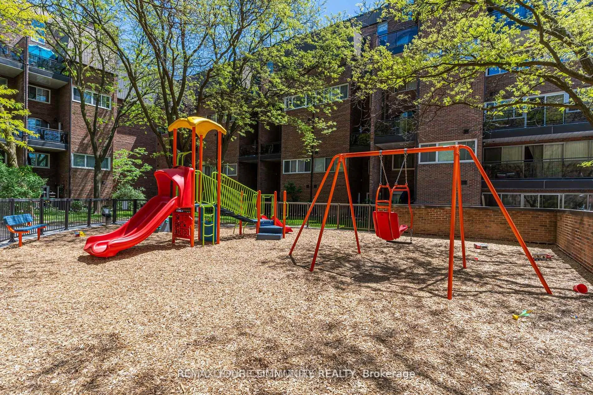 Photo 7 of Unit 227, 16A Elgin Street, Markham, Thornhill — HOMEH