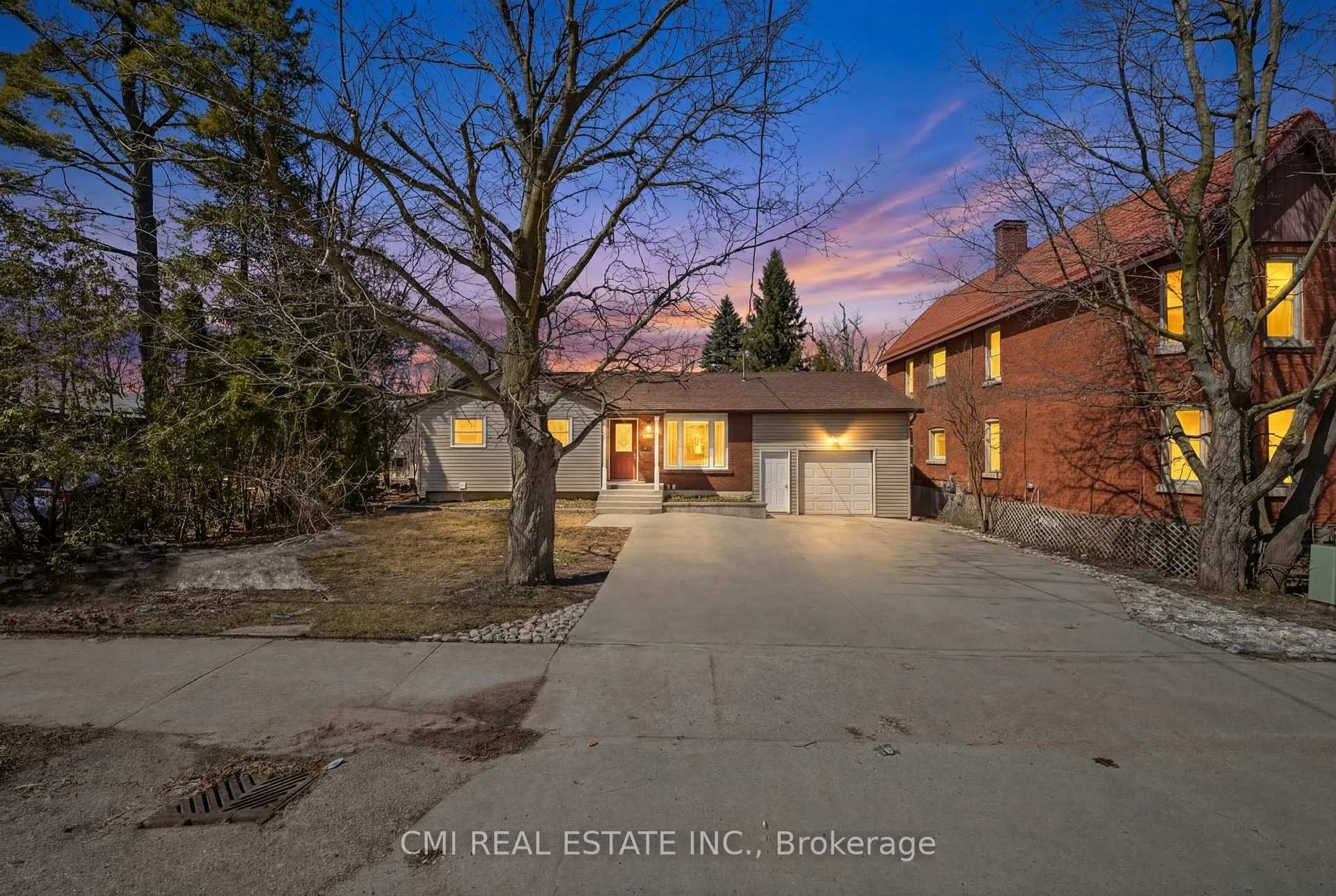 Front of 268 Mississaga Street W
