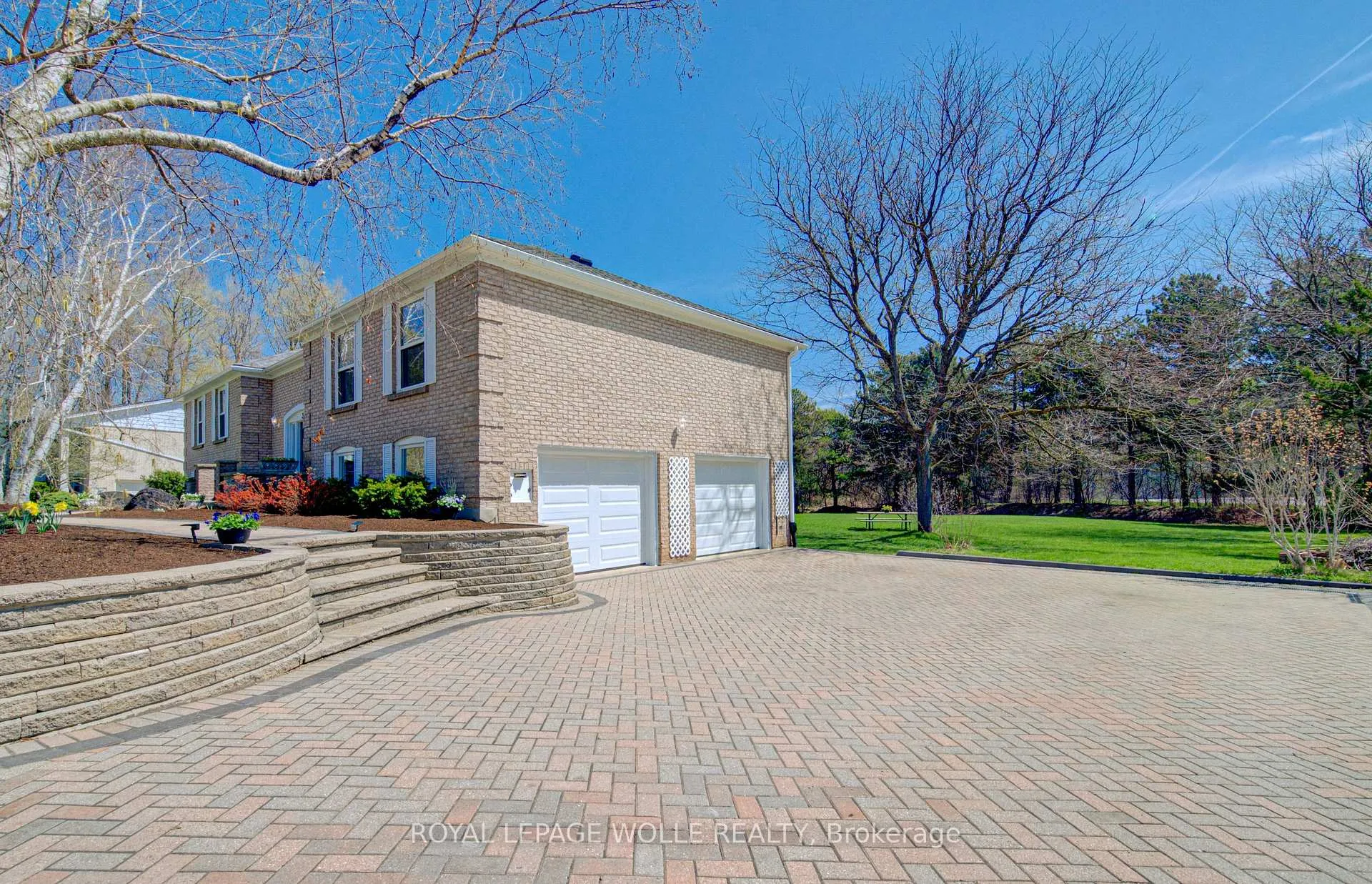 Photo 3 of 395 Warrington Drive, Waterloo — HOMEH