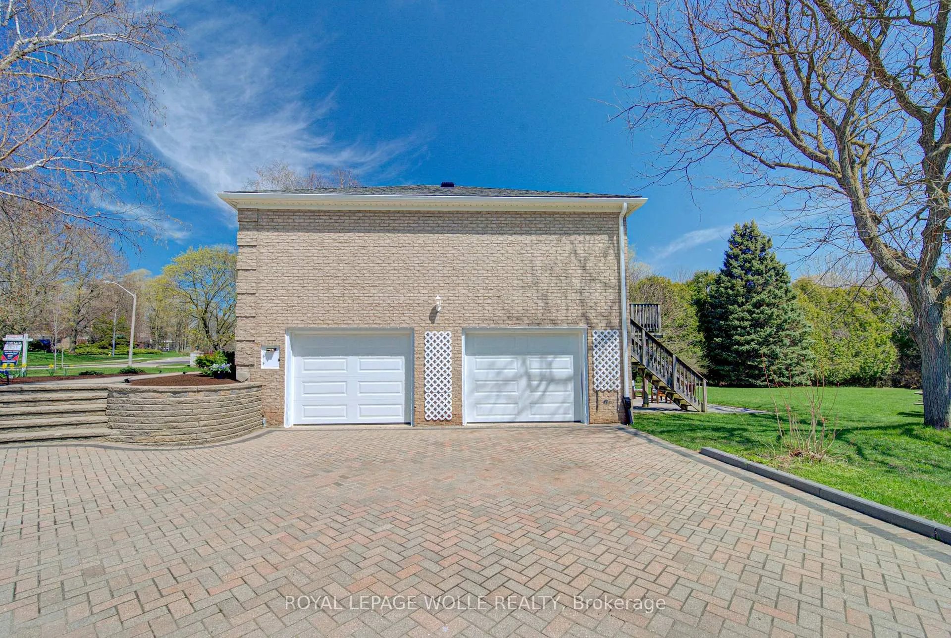 Photo 4 of 395 Warrington Drive, Waterloo — HOMEH