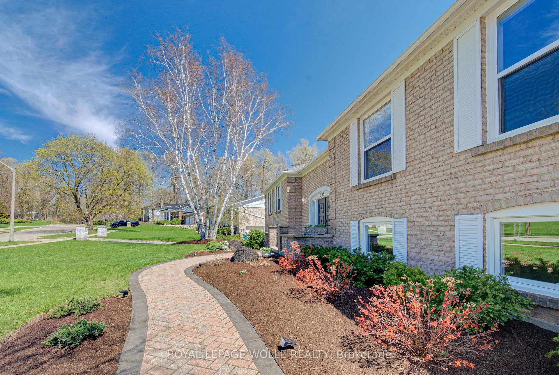 Photo 6 of 395 Warrington Drive, Waterloo — HOMEH