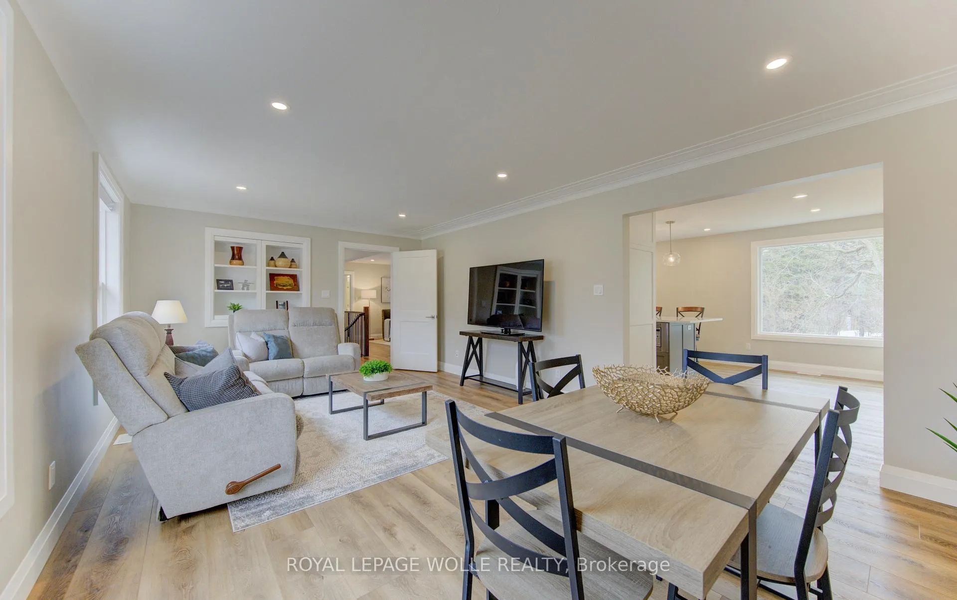 Photo 23 of 395 Warrington Drive, Waterloo — HOMEH