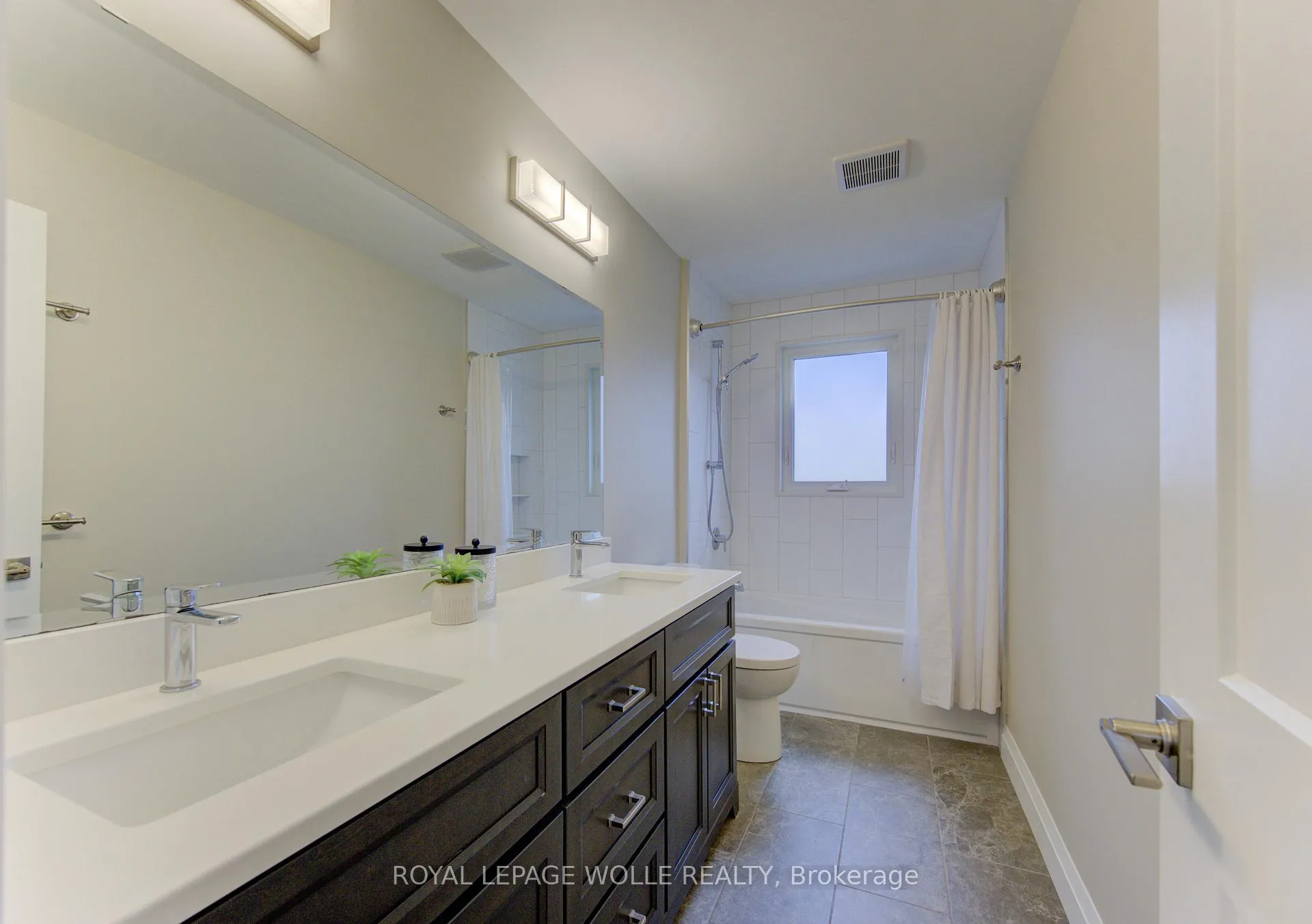 Photo 32 of 395 Warrington Drive, Waterloo — HOMEH