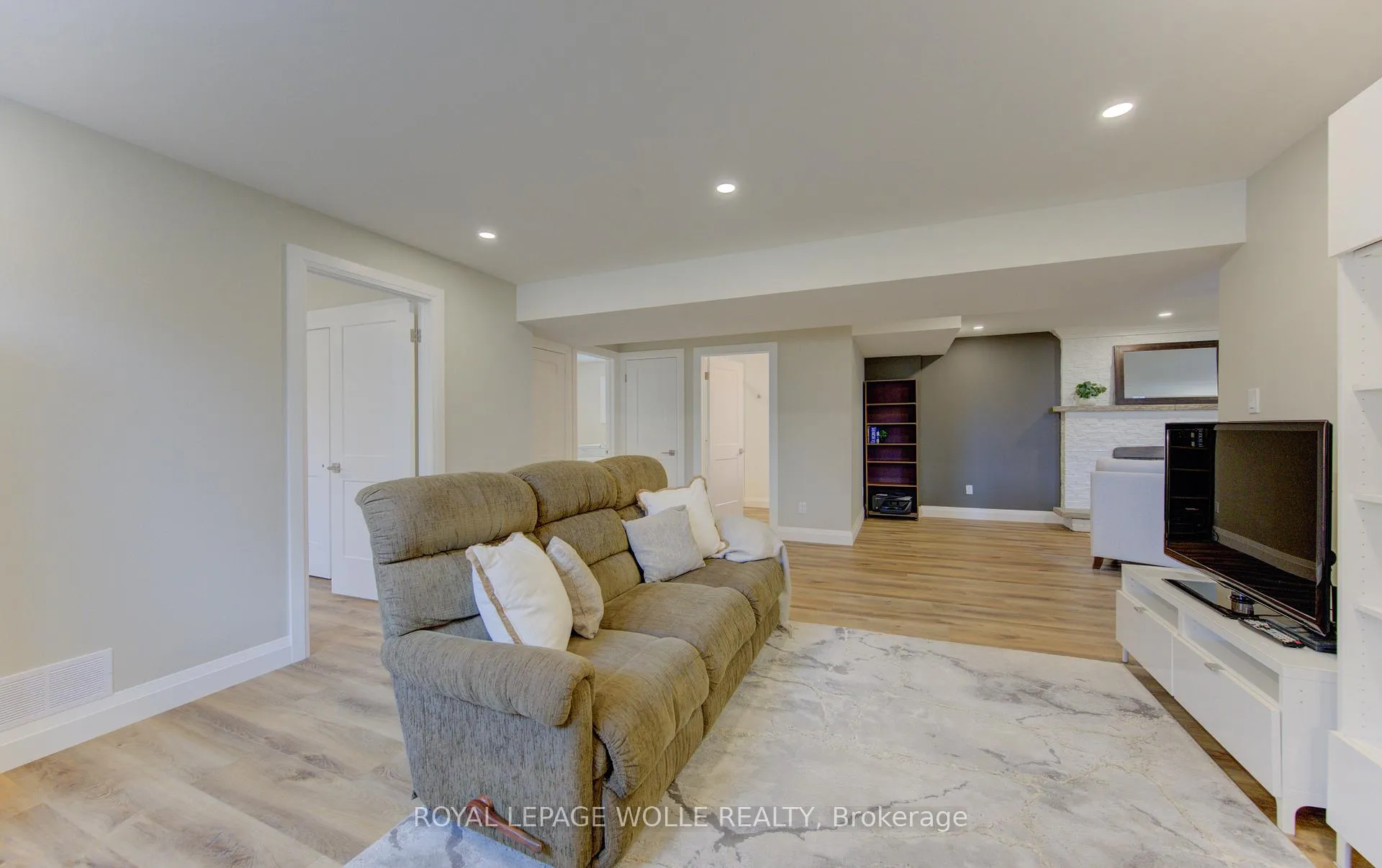 Photo 37 of 395 Warrington Drive, Waterloo — HOMEH
