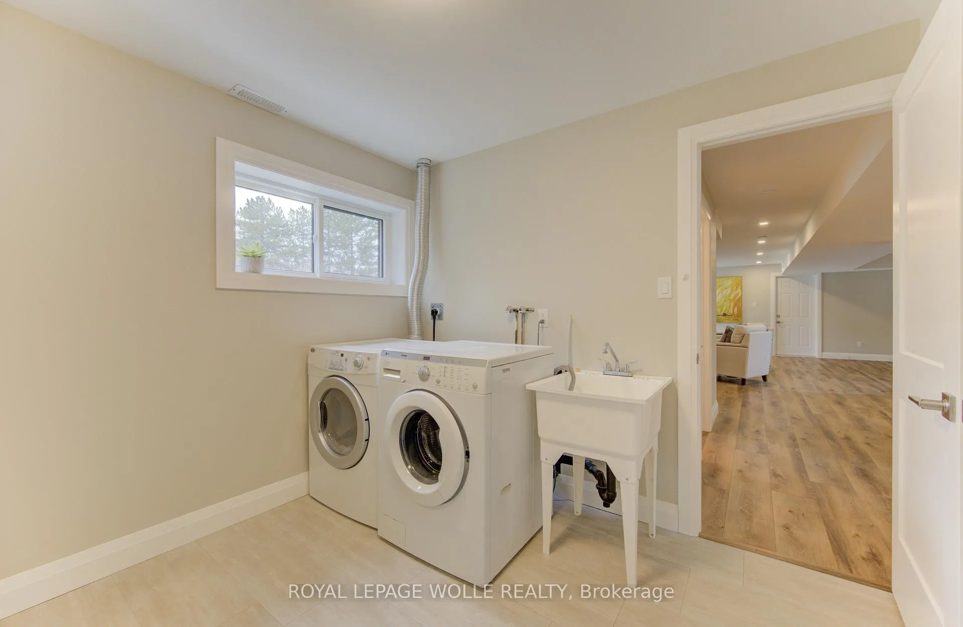 Photo 40 of 395 Warrington Drive, Waterloo — HOMEH