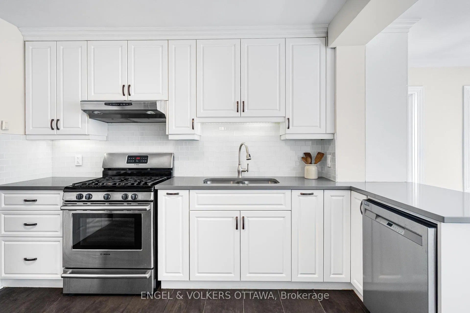 Photo 3 of 1252 Anoka Street, Ottawa, Ridgemont — HOMEH