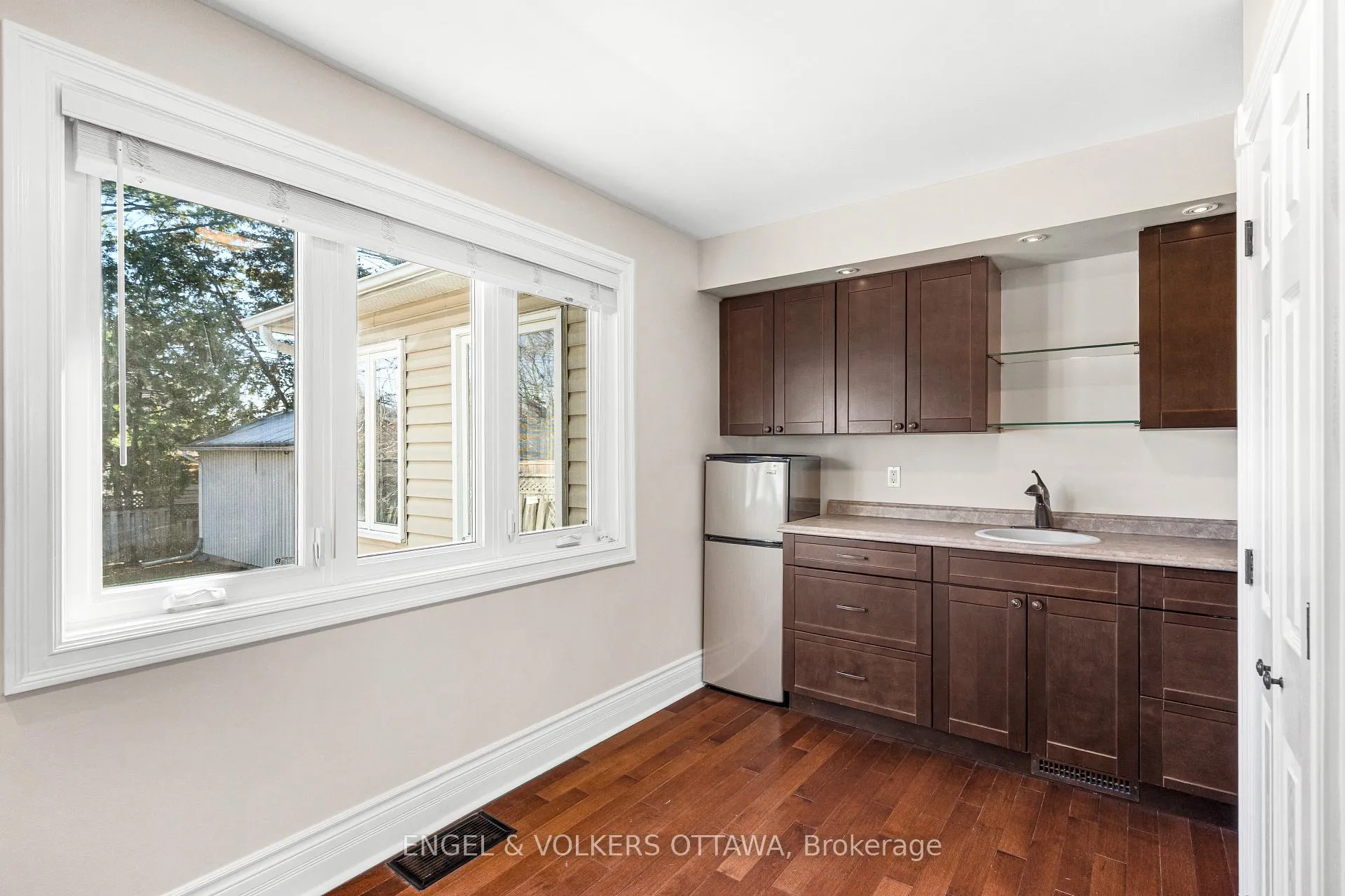 Photo 12 of 1252 Anoka Street, Ottawa, Ridgemont — HOMEH