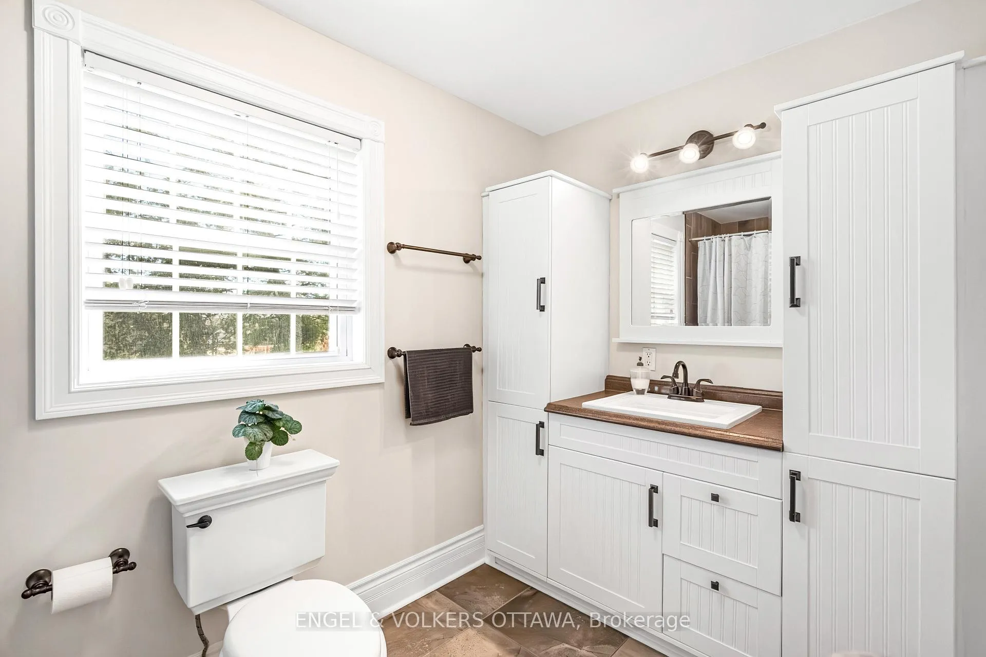 Photo 23 of 1252 Anoka Street, Ottawa, Ridgemont — HOMEH