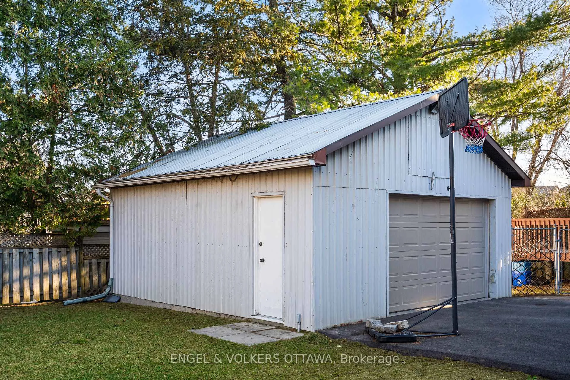 Photo 37 of 1252 Anoka Street, Ottawa, Ridgemont — HOMEH