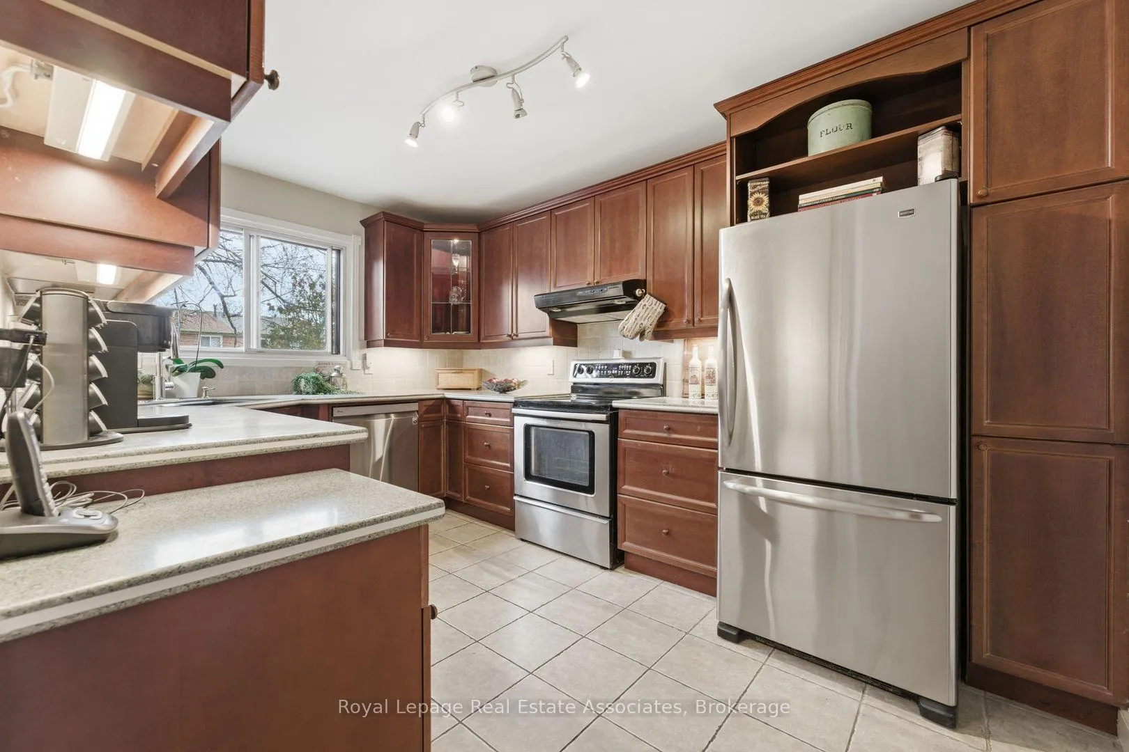 Photo 9 of 3244 Mainsail Crescent, Mississauga, Erin Mills — HOMEH