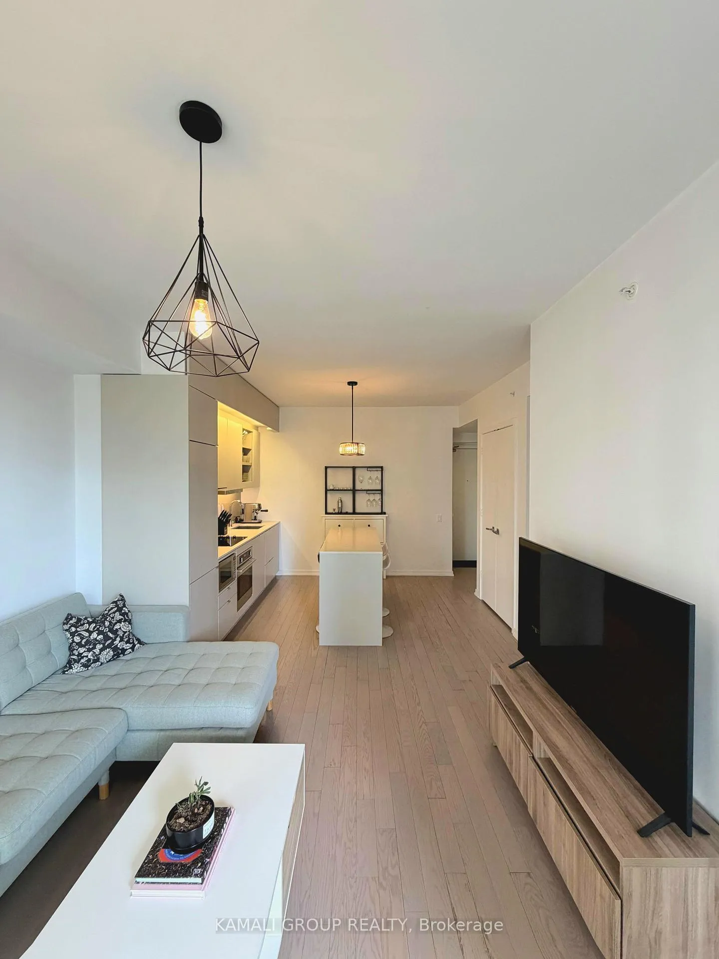 Photo 3 of Unit 1712, 101 Peter Street, Toronto, Waterfront Communities — HOMEH