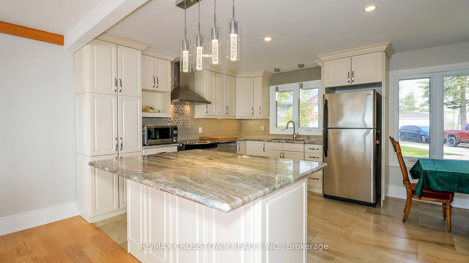 Photo 13 of 29 Grandview Crescent, Oro-Medonte, Rural Oro-Medonte — HOMEH
