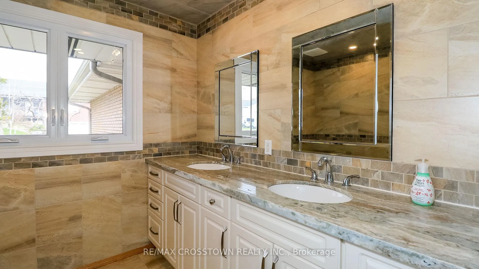 Photo 20 of 29 Grandview Crescent, Oro-Medonte, Rural Oro-Medonte — HOMEH