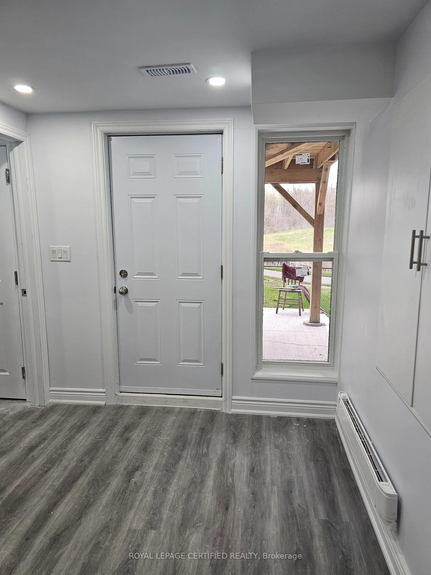 Photo 2 of 71 Lilac Circle, Haldimand — HOMEH