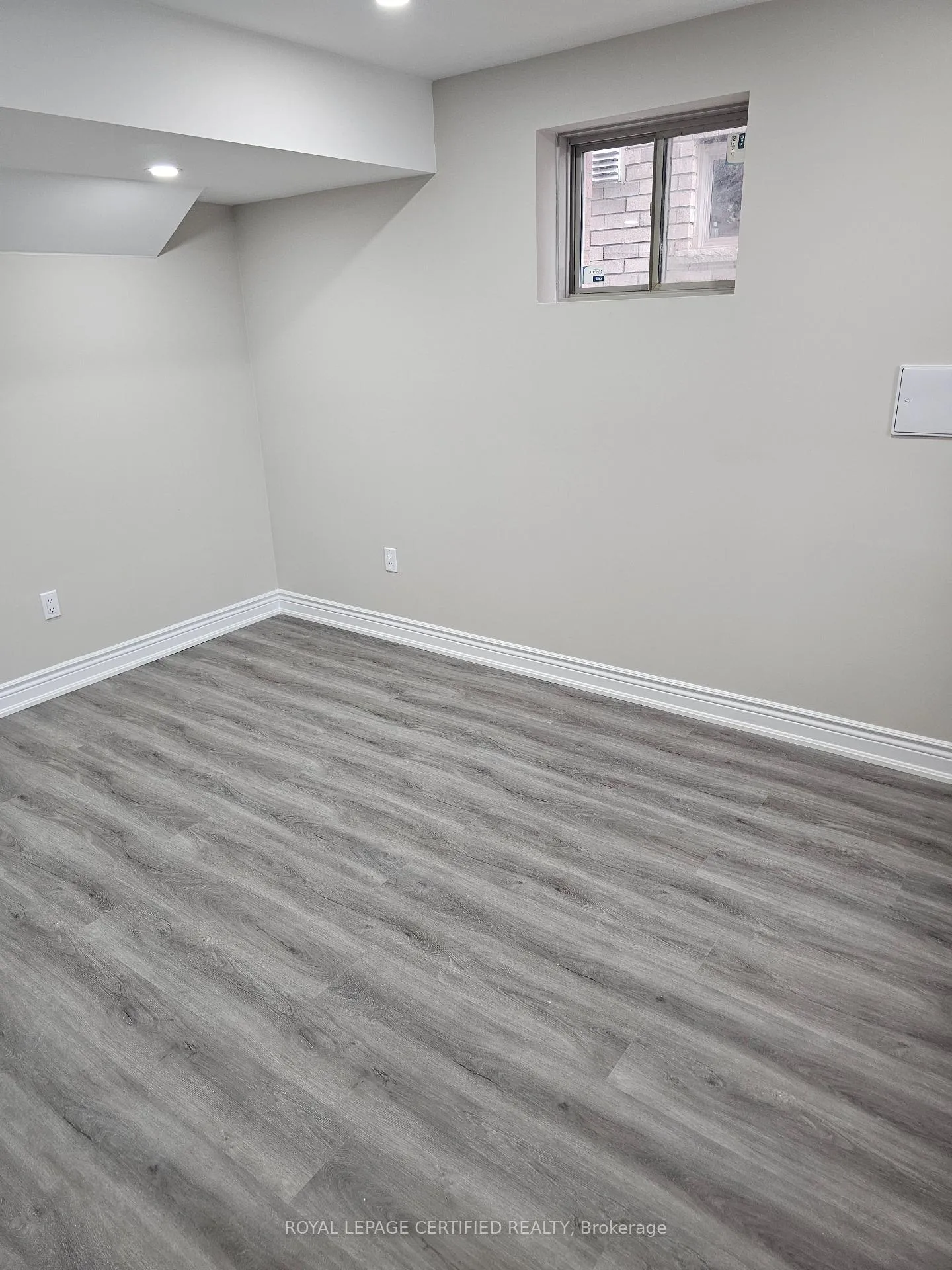 Photo 11 of 71 Lilac Circle, Haldimand — HOMEH