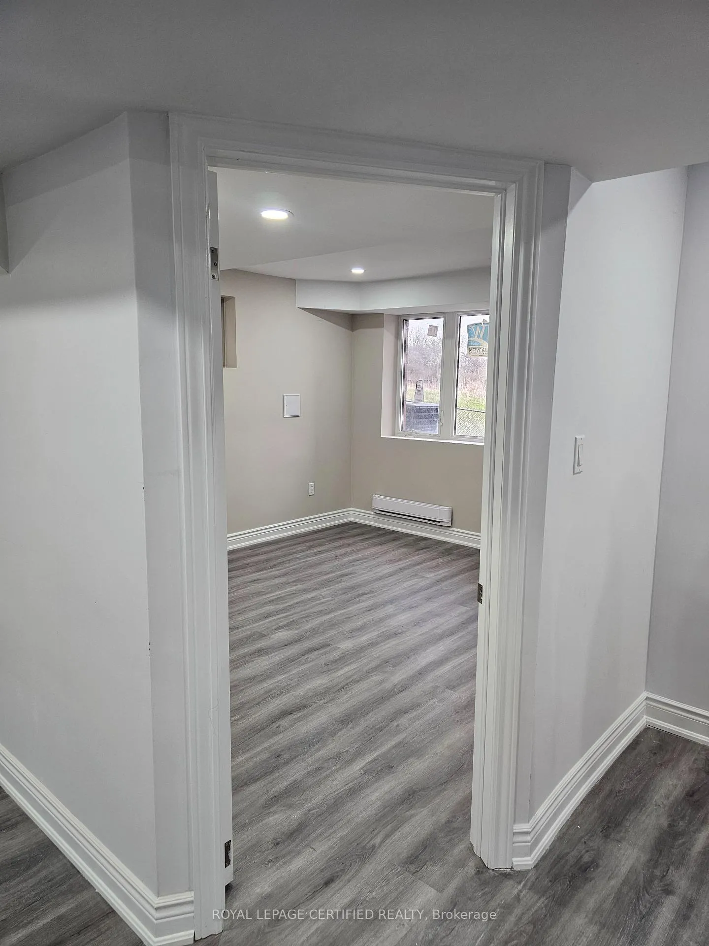 Photo 12 of 71 Lilac Circle, Haldimand — HOMEH