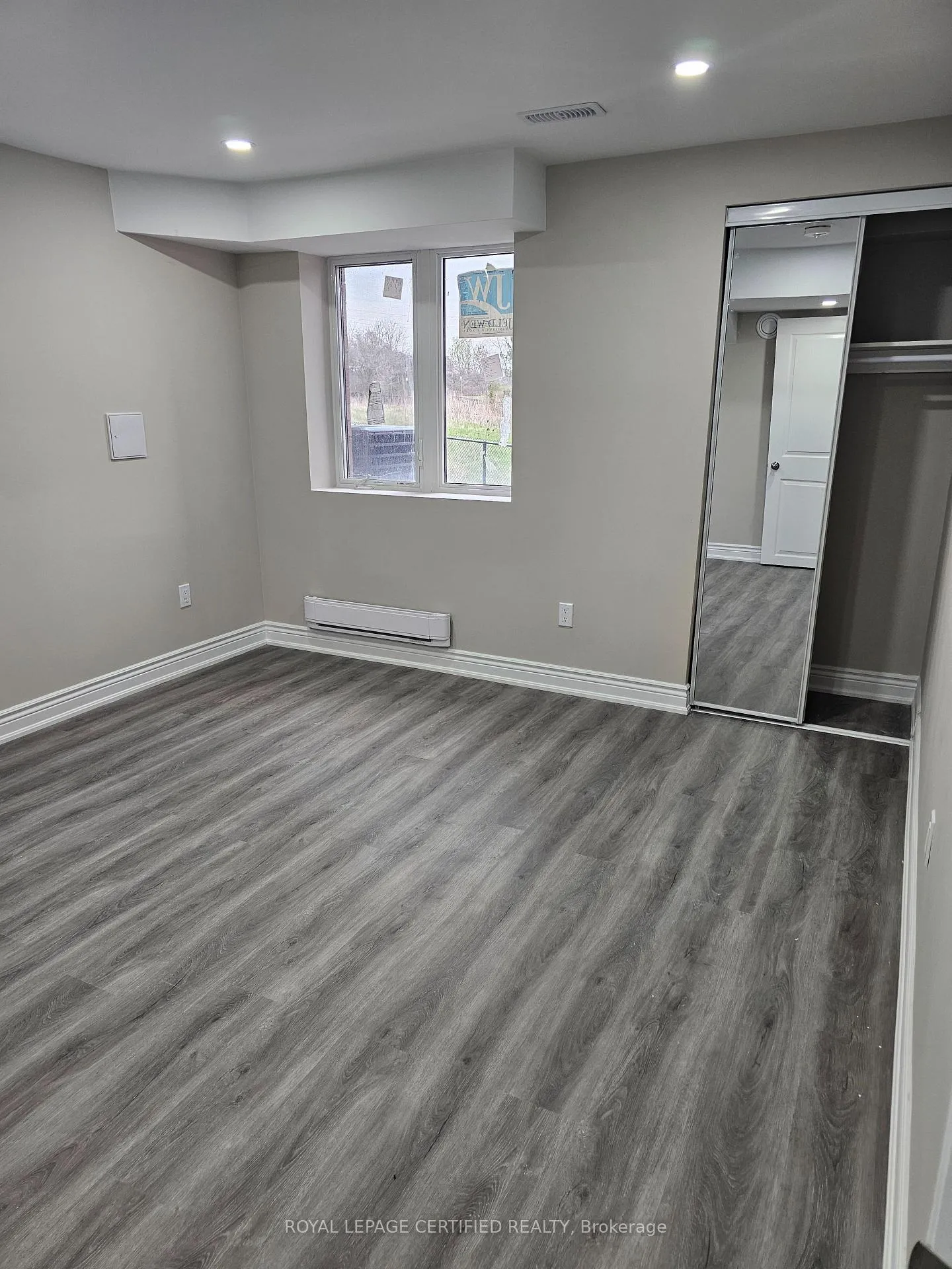 Photo 13 of 71 Lilac Circle, Haldimand — HOMEH