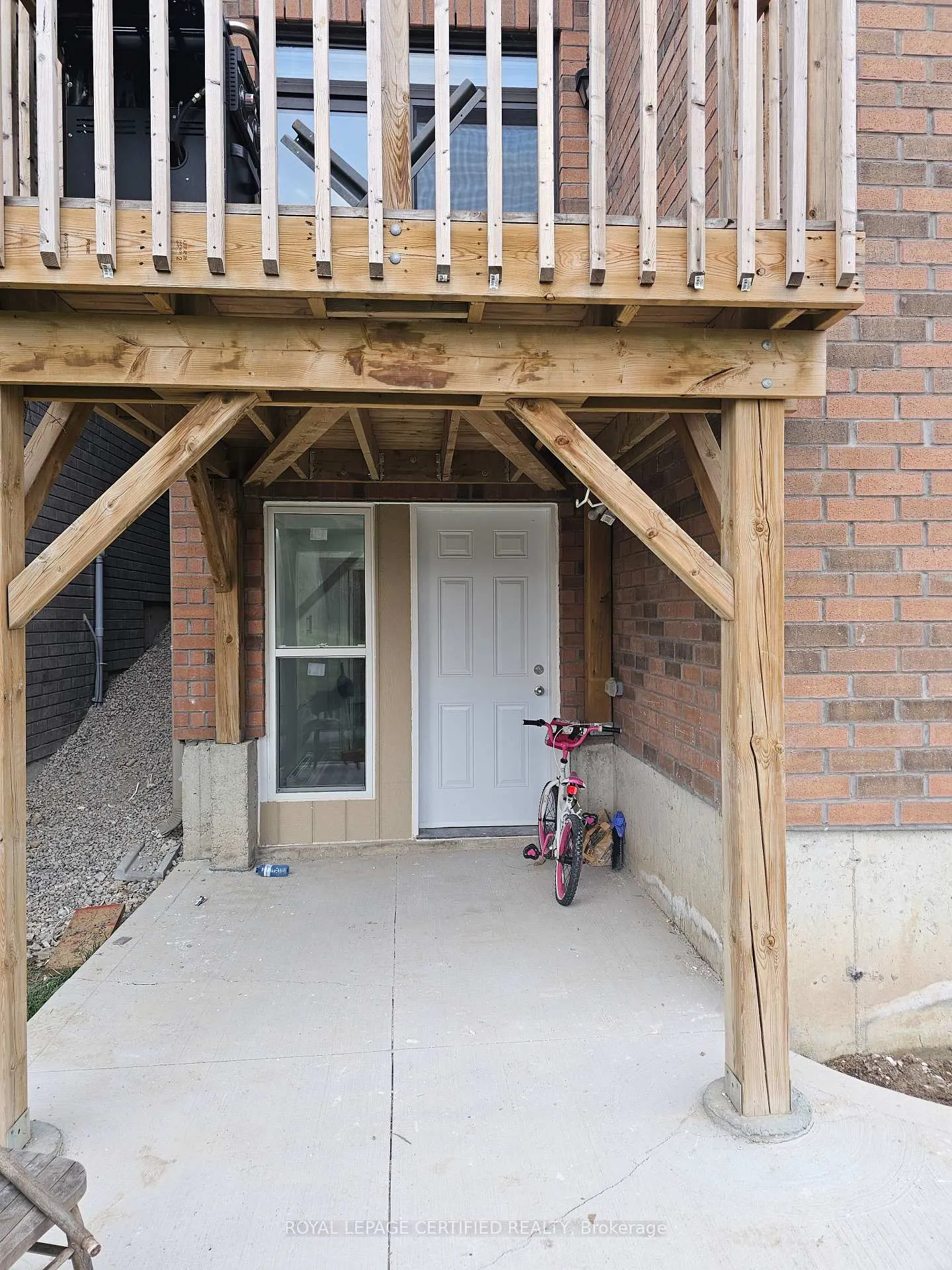 Photo 14 of 71 Lilac Circle, Haldimand — HOMEH
