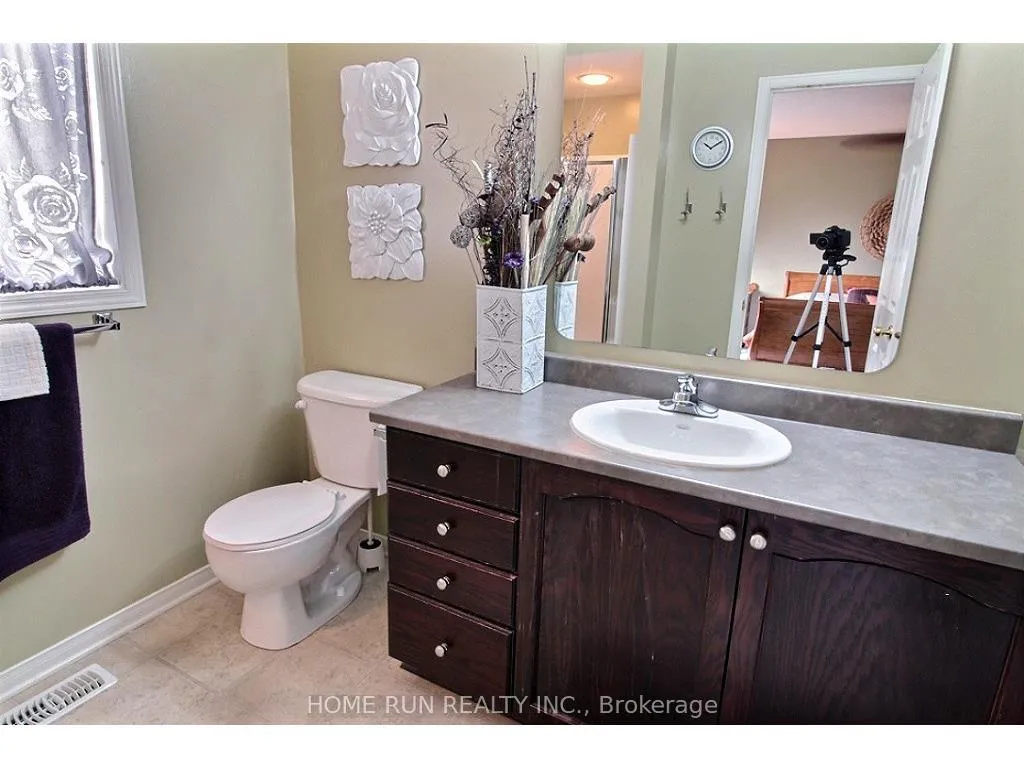 Photo 10 of 194 Flamborough Way, Ottawa, Kanata - Morgan's Grant/South March — HOMEH