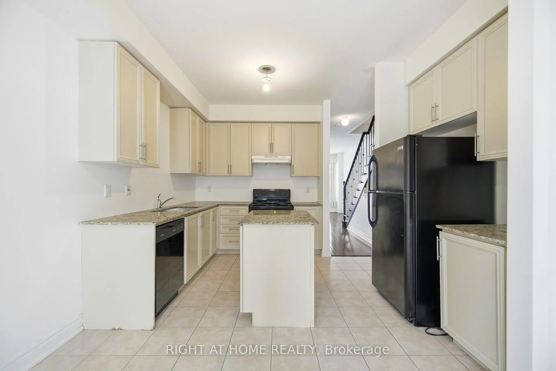 Photo 8 of 7114 Triumph Lane, Mississauga, Lisgar — HOMEH