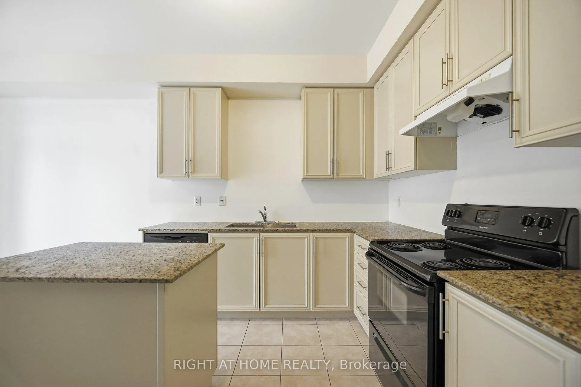 Photo 9 of 7114 Triumph Lane, Mississauga, Lisgar — HOMEH