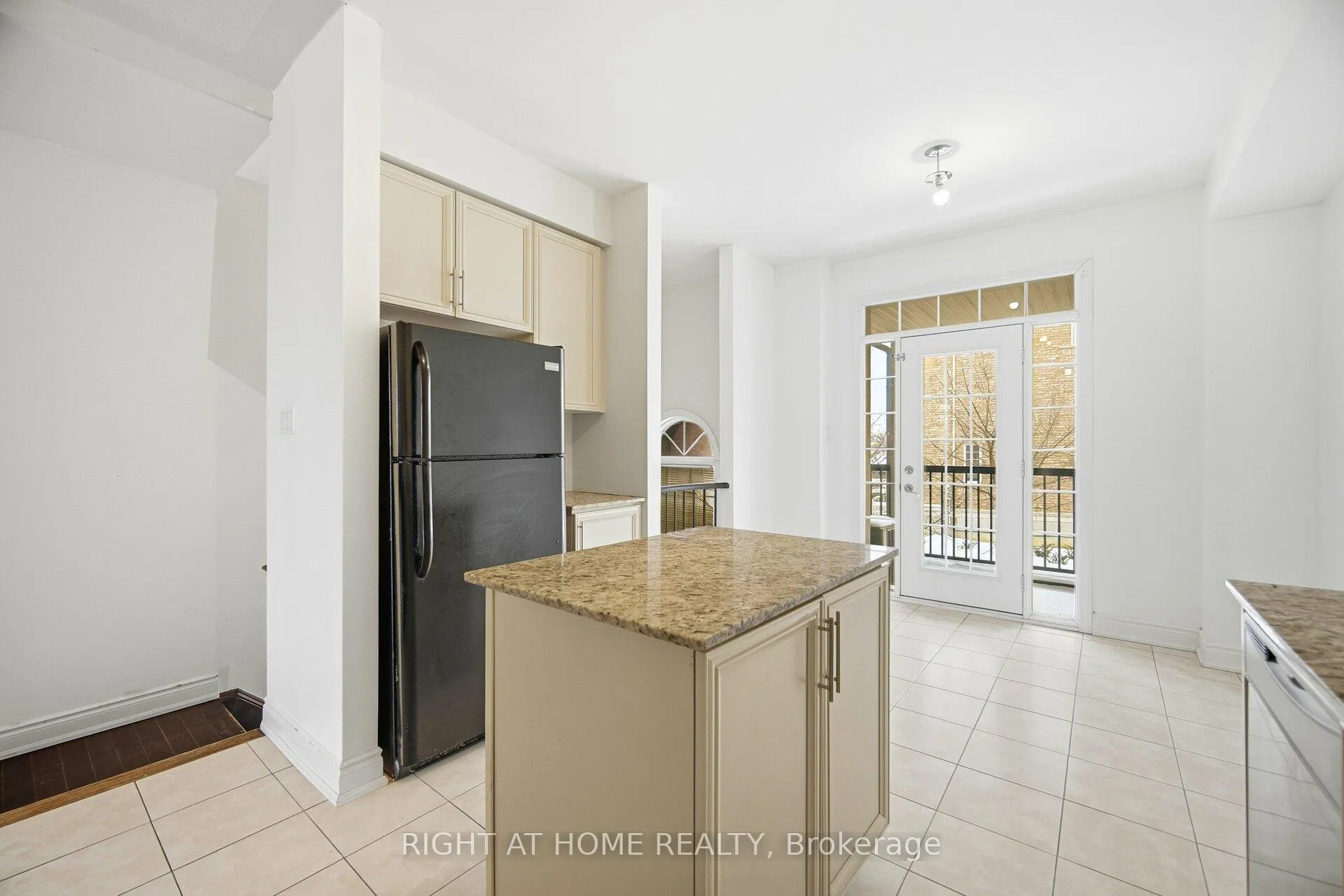 Photo 10 of 7114 Triumph Lane, Mississauga, Lisgar — HOMEH